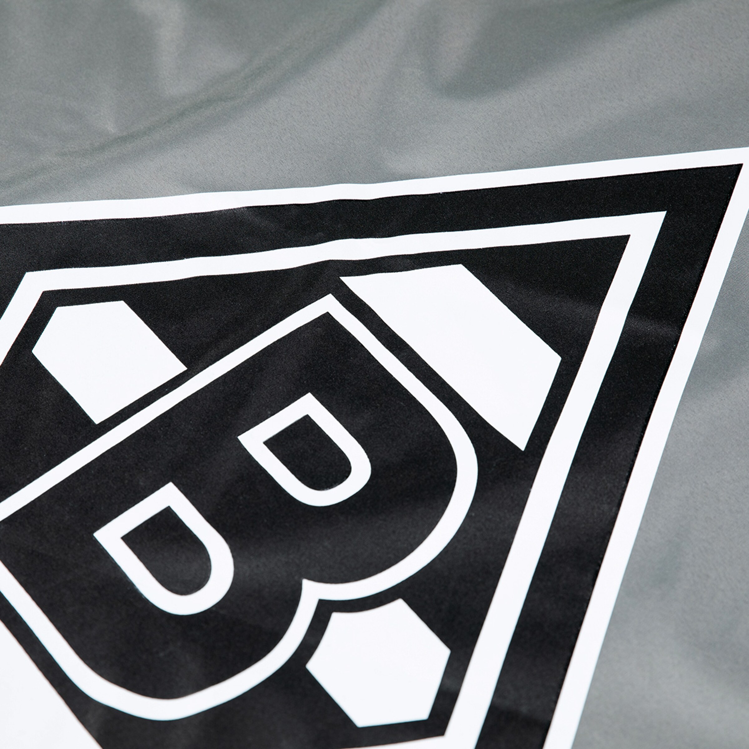 Logo von Borussia Mönchengladbach in Schwarz und Weiß auf grauem Hintergrund