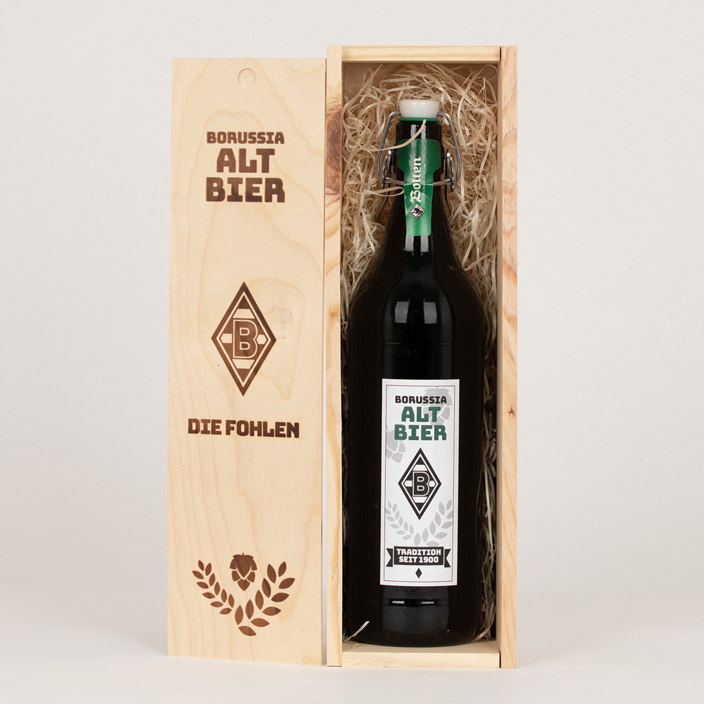 Flasche Borussia Alt Bier in Holzverpackung.