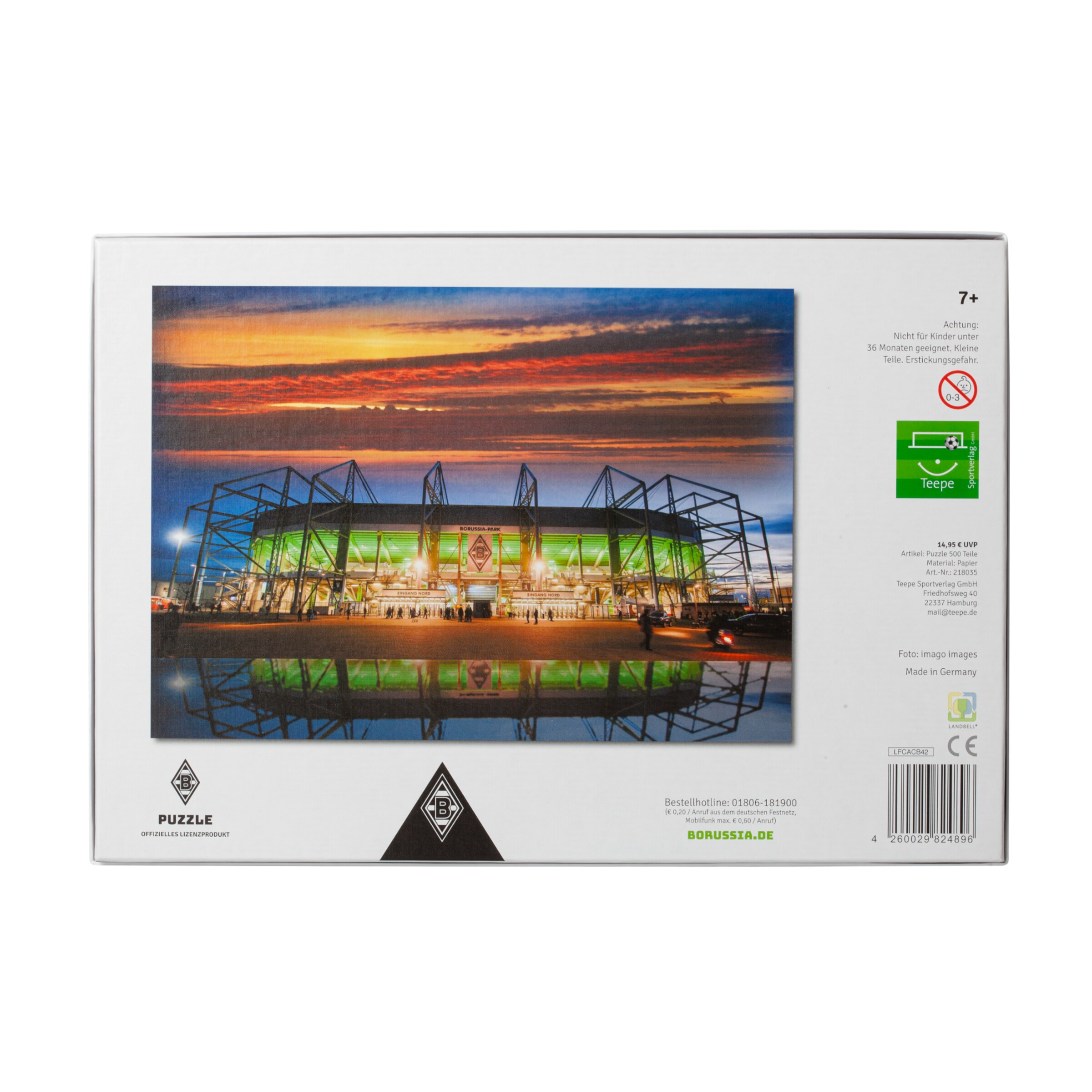 Paket eines Puzzles mit dem Stadion von Borussia Mönchengladbach bei Sonnenuntergang.