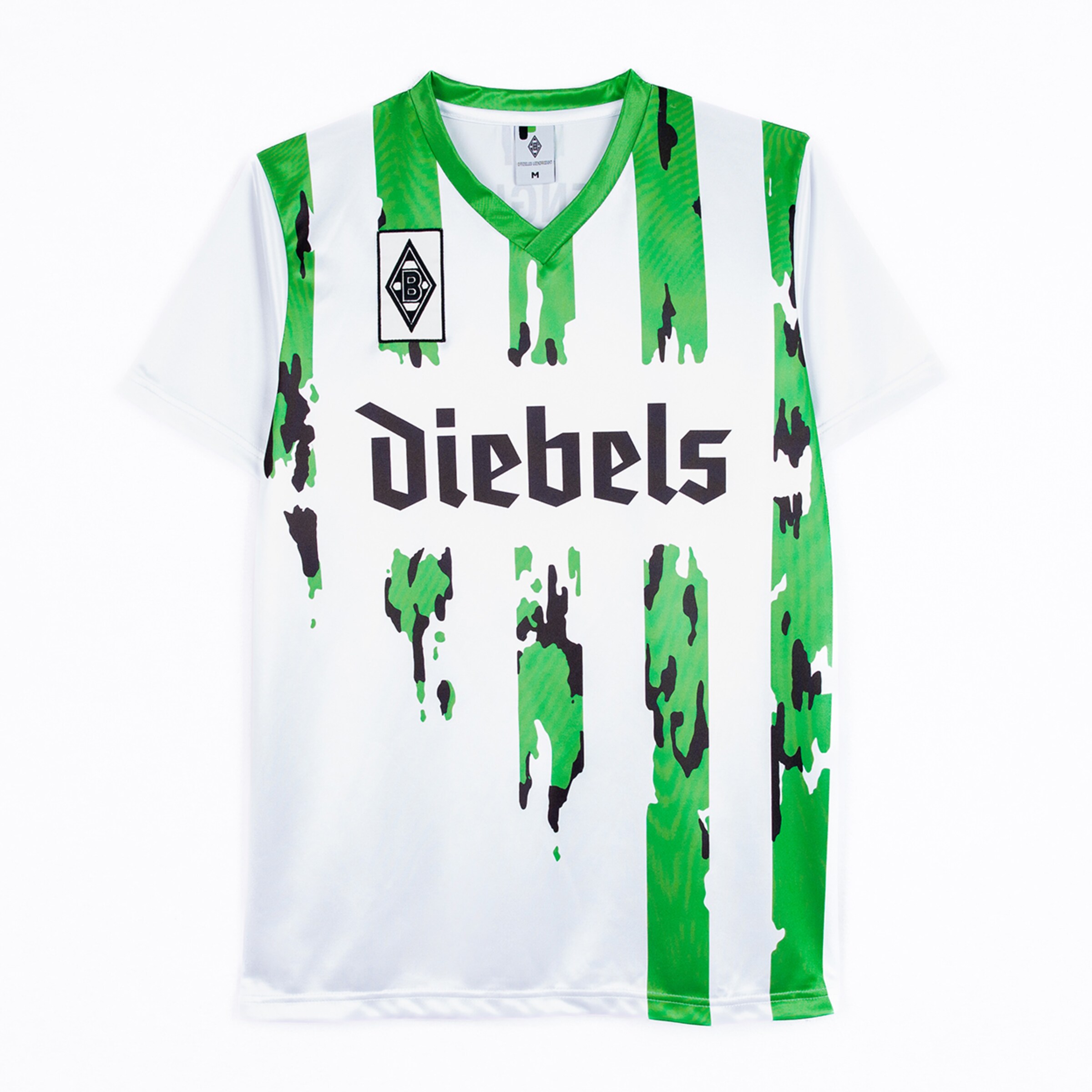 Borussia Mönchengladbach Trikot in Weiß mit grünem digitalem Camouflage-Muster und schwarzer Aufschrift diebels.