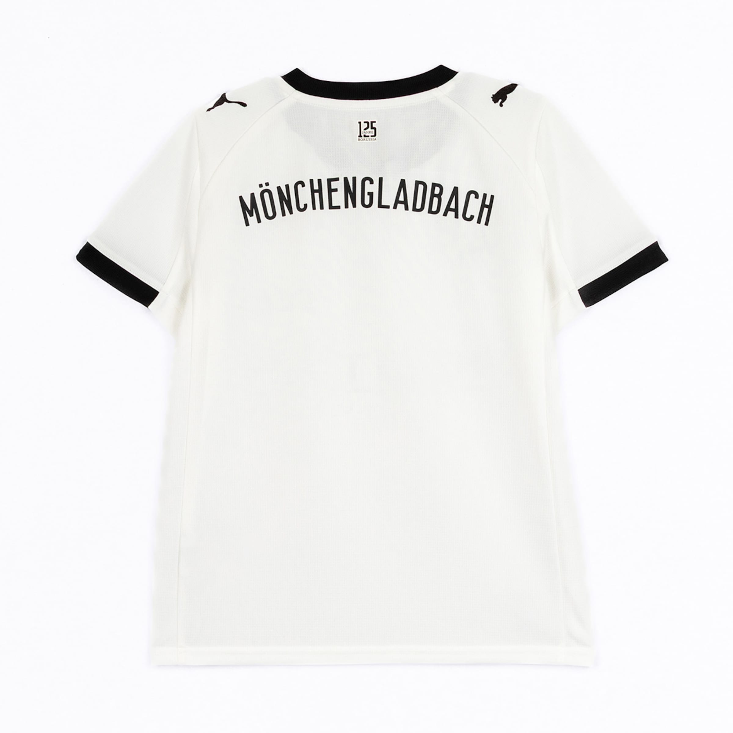 Weiße Borussia Mönchengladbach Jubiläums-Trikott mit schwarzem Schriftzug auf dem Rücken.