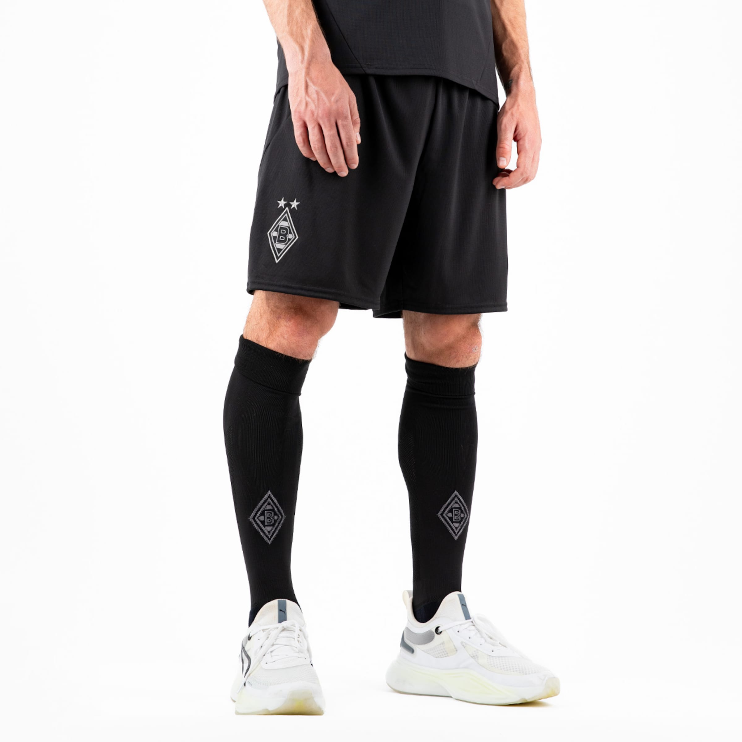 Bayerische Mönchengladbach-Mannschaftstrikots in Schwarz mit Stutzen.