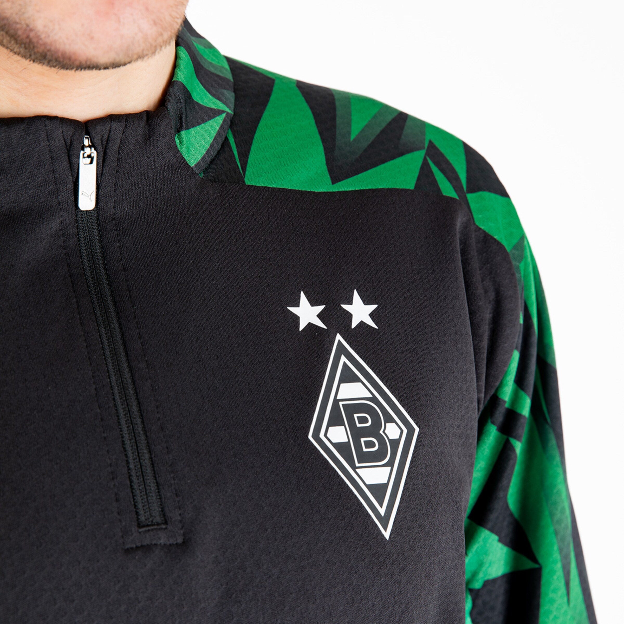 Black top with green pattern Borussia Mönchengladbach logo with two stars.