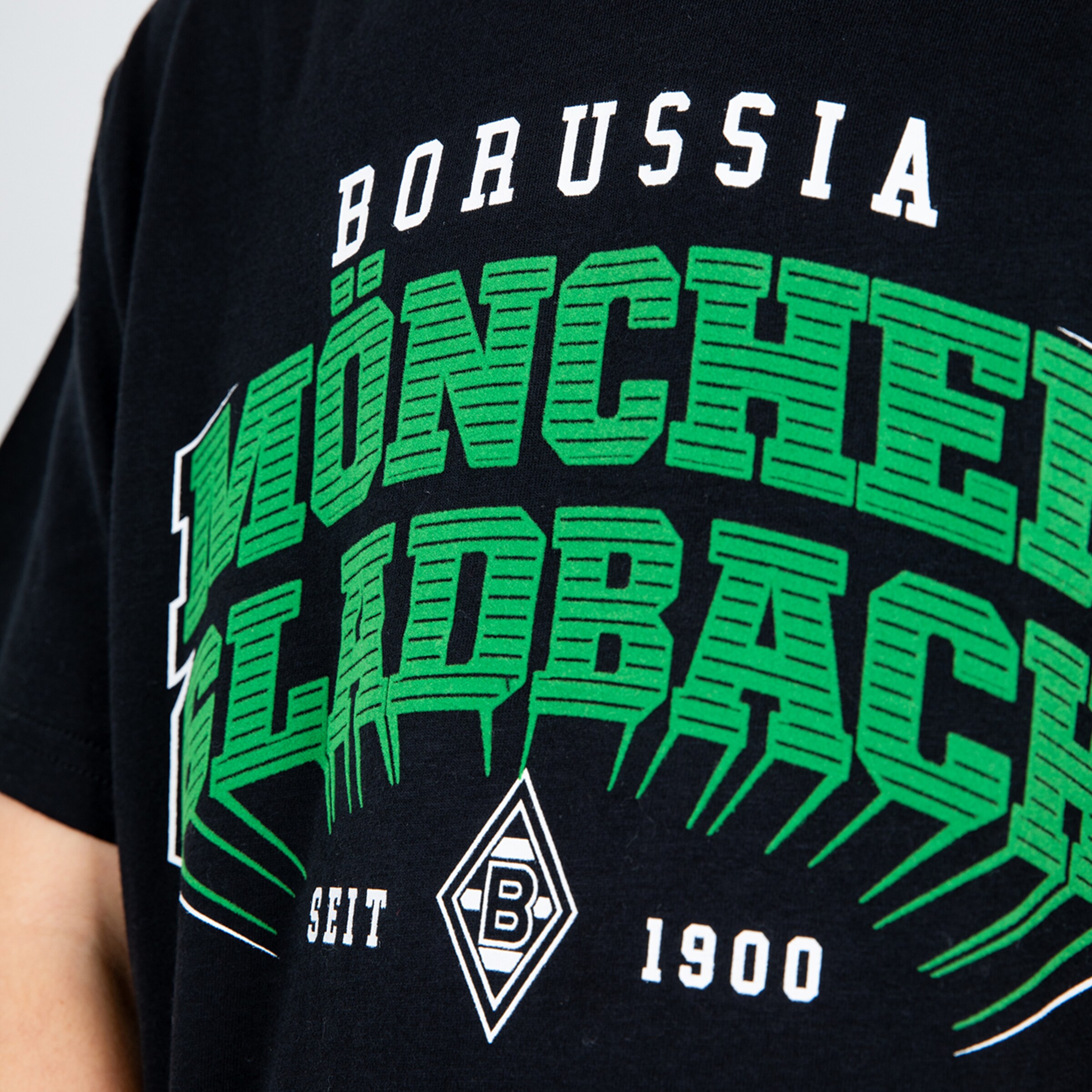 Black t-shirt featuring the text Borussia Mönchengladbach seit 1900 in green lettering.