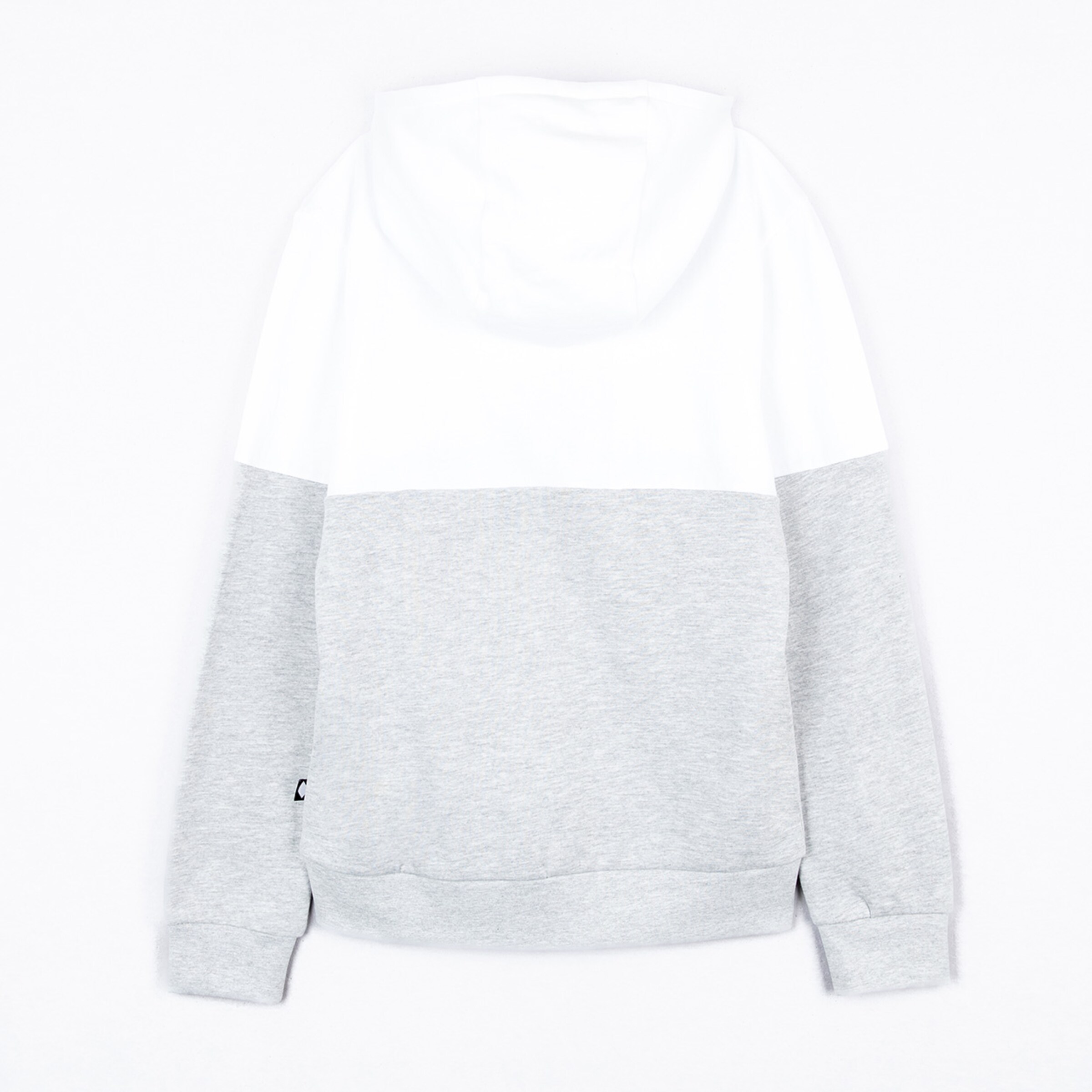 Rückansicht eines grauen und weißen Kapuzenpullovers.