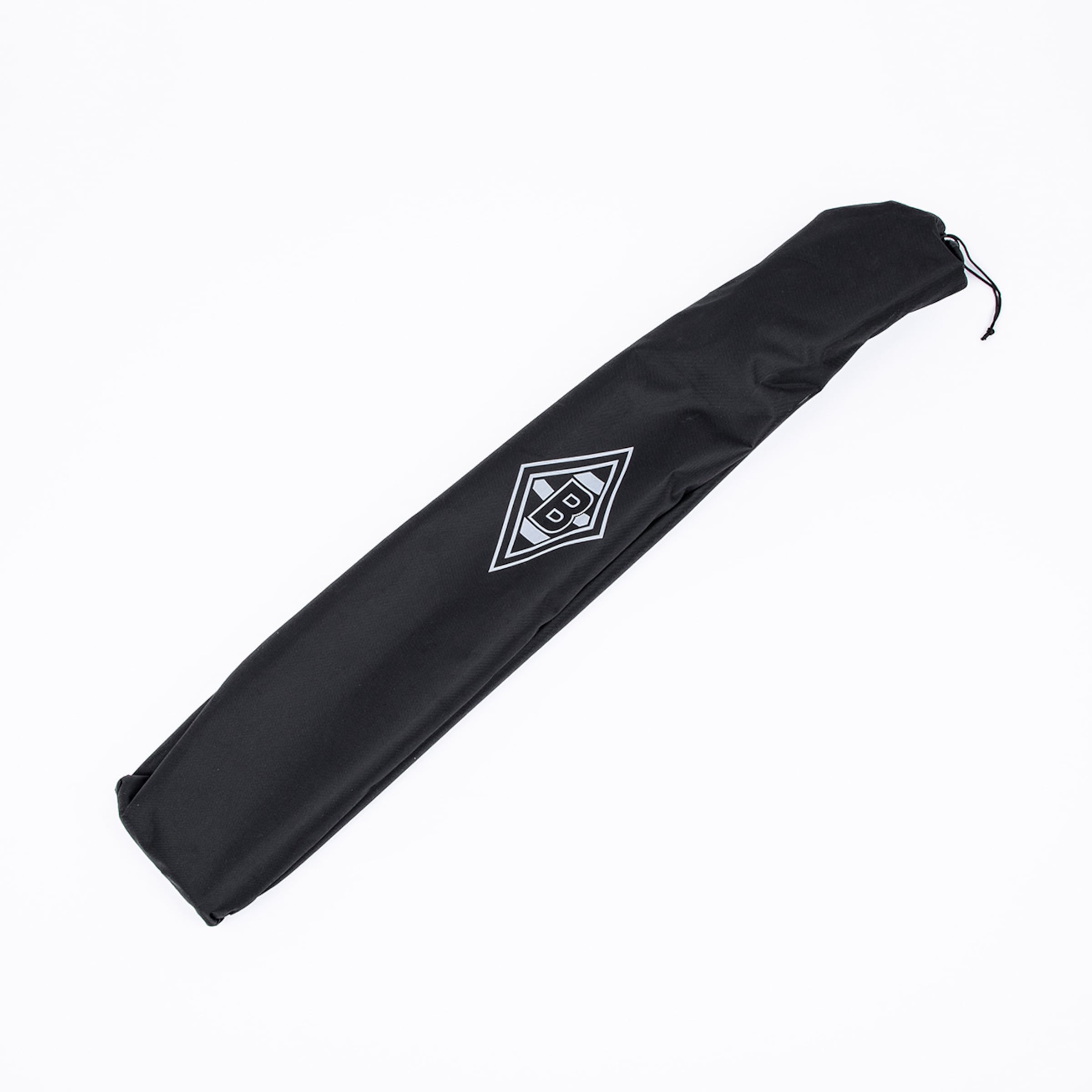 Schwarze längliche Stofftasche mit Borussia Mönchengladbach Logo (Raute mit B) und Kordelzug auf weißem Hintergrund.