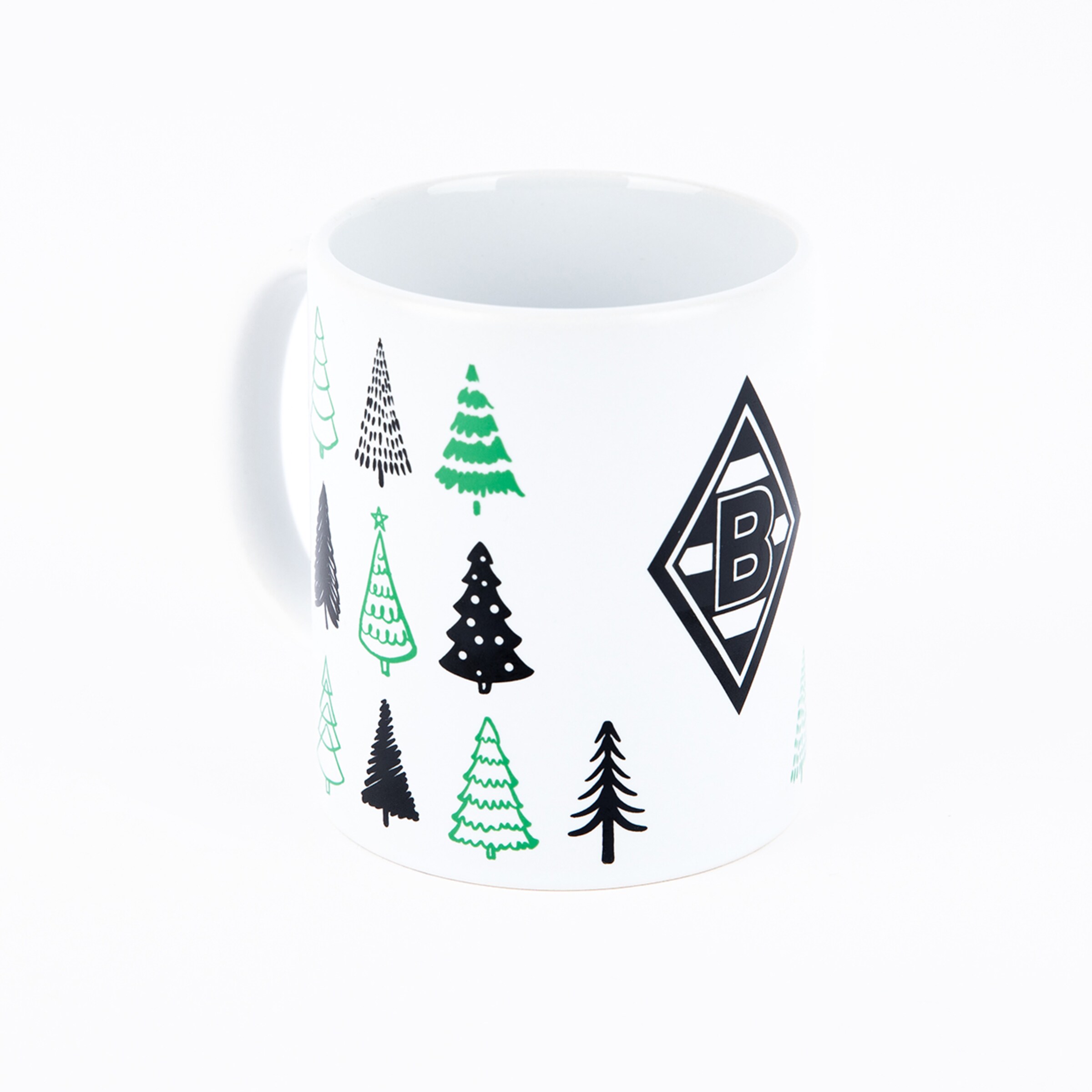 Weißer Becher mit Weihnachtsbaum-Motiven und dem Borussia Mönchengladbach-Logo.
