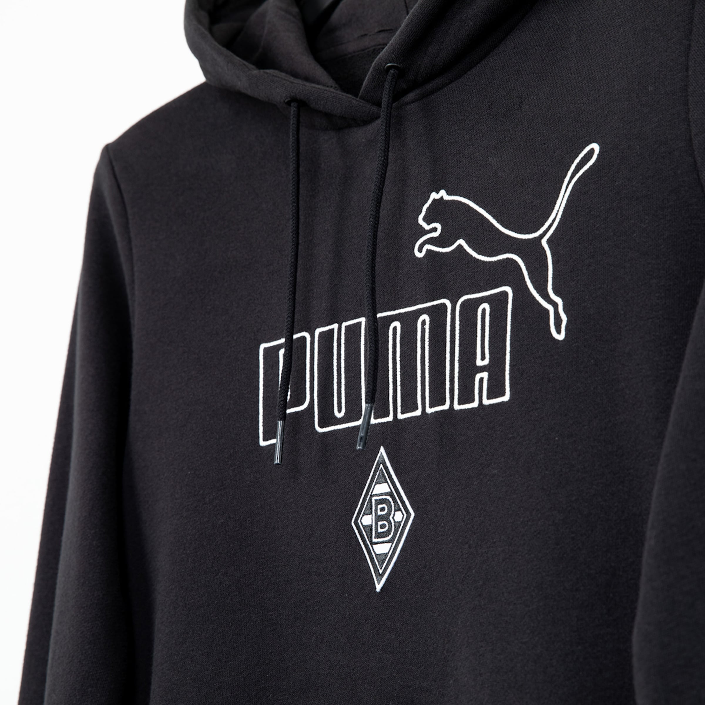 Schwarzer Hoodie mit Puma-Logo und Borussia Mönchengladbach-Wappen.