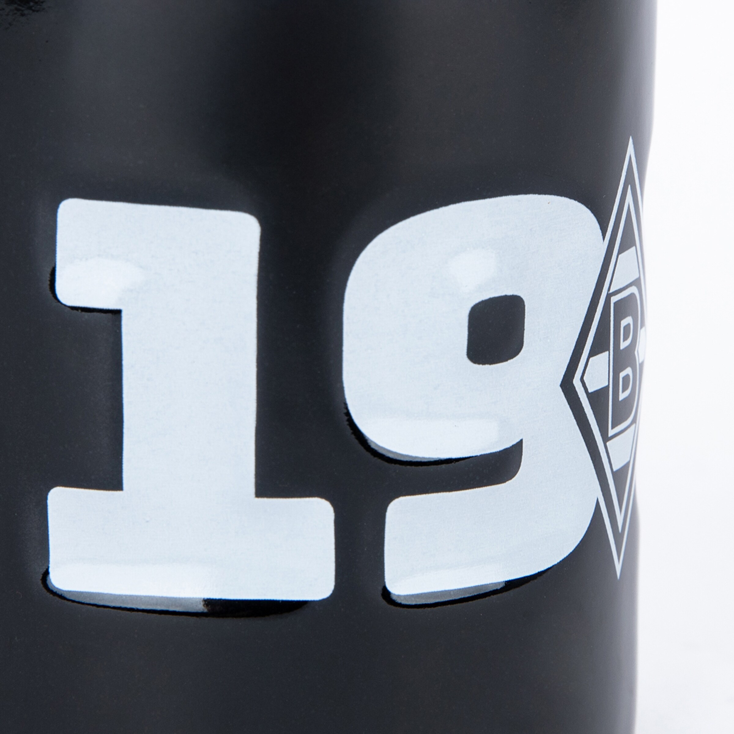 Black bottle featuring the number 19 and Borussia Mönchengladbach logo.