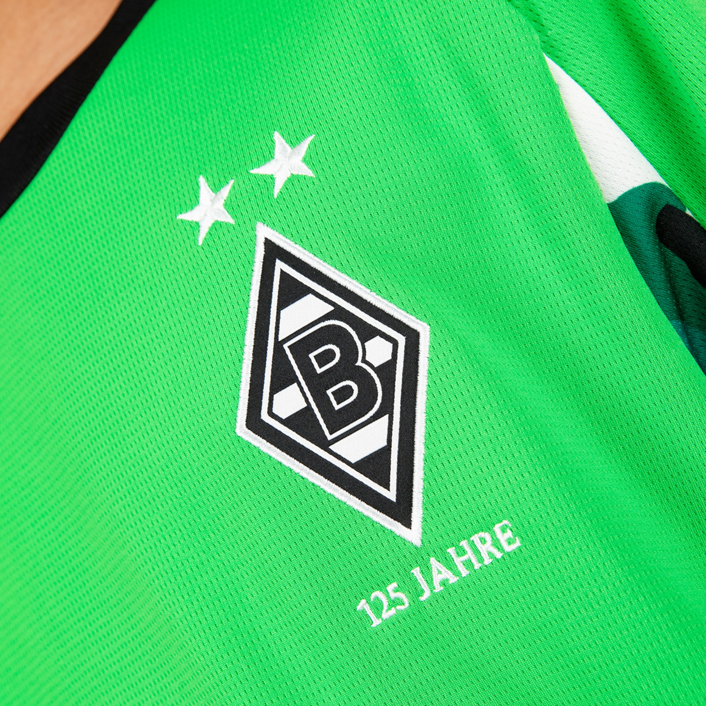 Logo von Borussia Mönchengladbach mit dem Schriftzug 125 Jahre und zwei Sternen.
