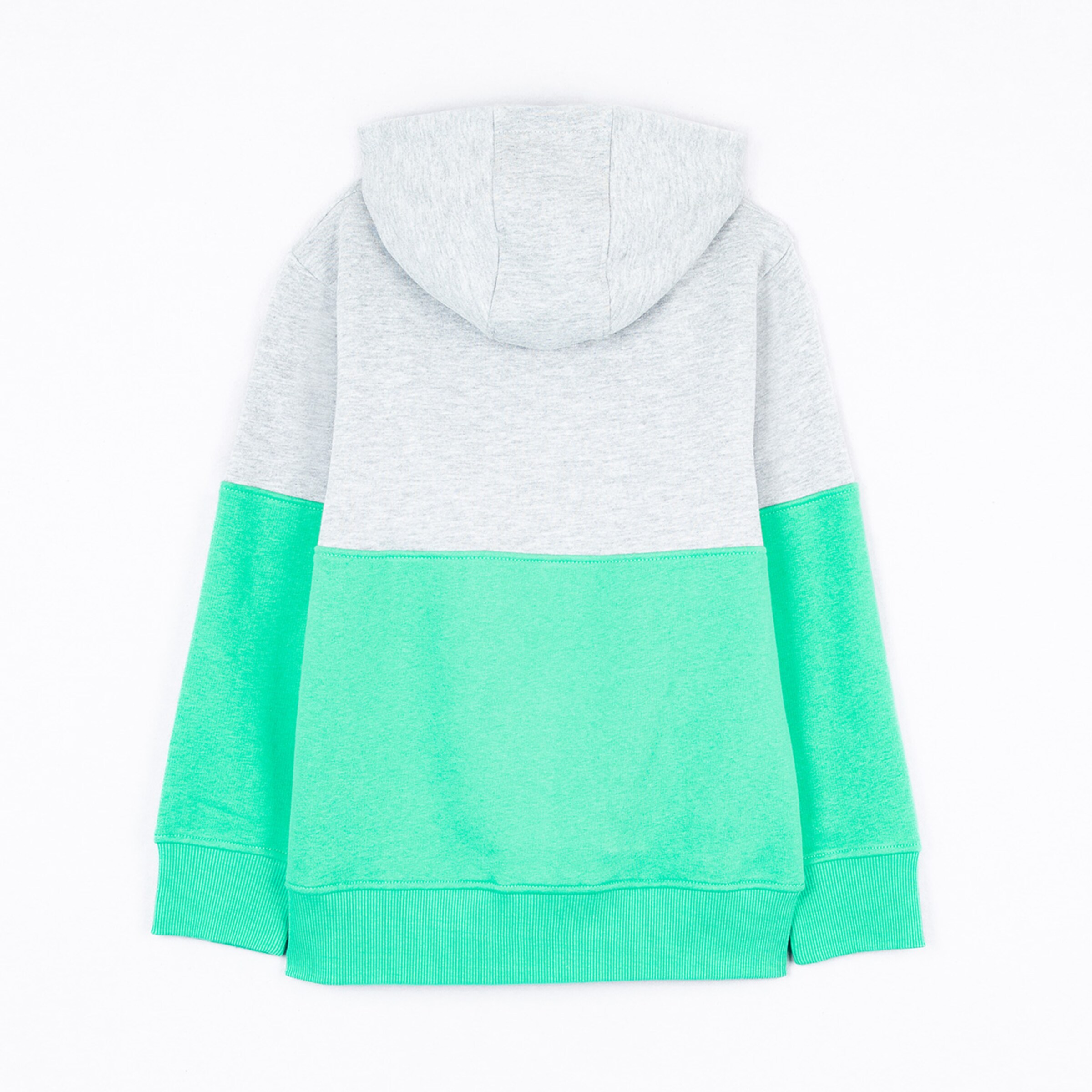 Hellgrauer Hoodie mit grünem Farbblock Rückansicht.