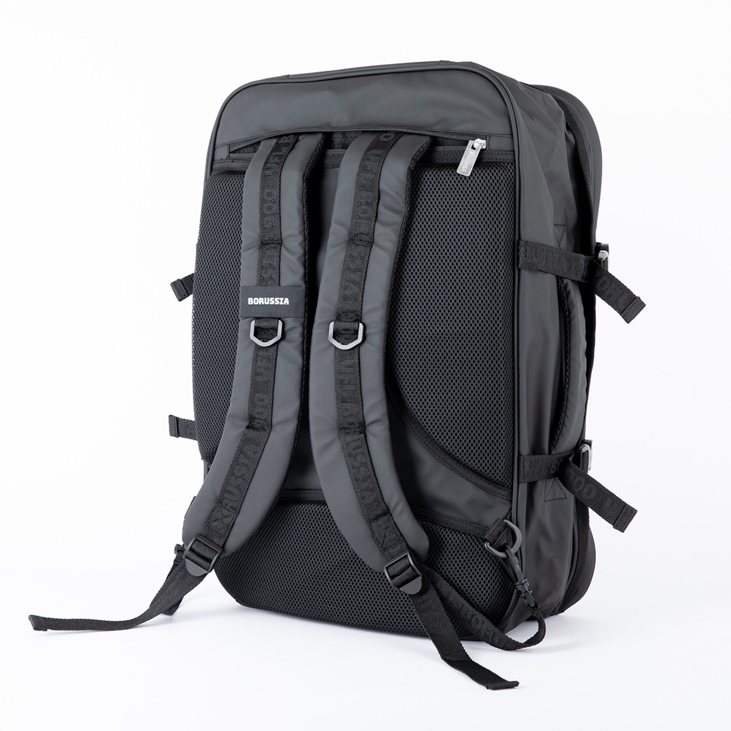 Schwarzer Rucksack mit gepolsterten Trägern und Mesh-Einsätzen hinten.