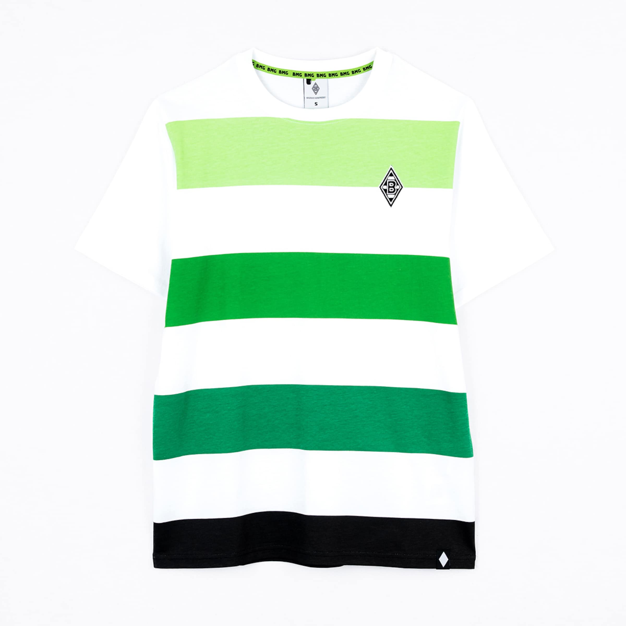 Weißes T-Shirt mit horizontalen Streifen in verschiedenen Grüntönen und Schwarz sowie dem Borussia Mönchengladbach-Logo auf der Brust.
