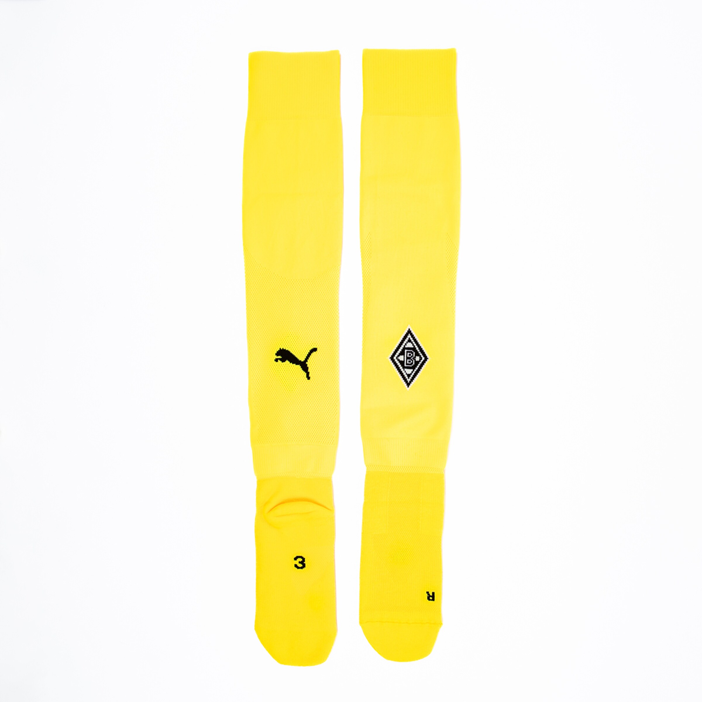 Yellow socks by Puma featuring Borussia Mönchengladbach logo.
