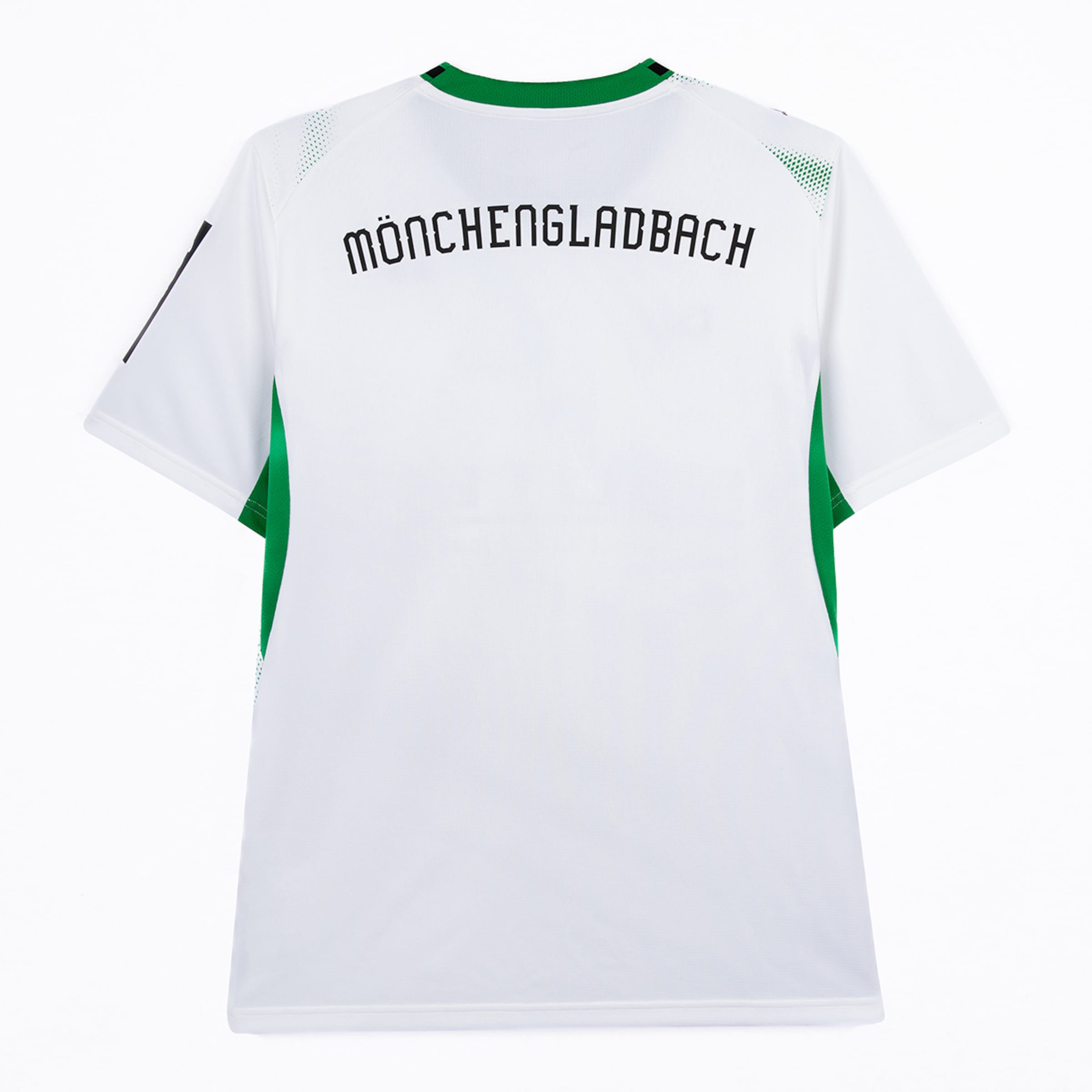 Rückansicht eines weißen Fußballtrikots mit schwarzem „MÖNCHENGLADBACH“-Schriftzug und grünen Details an Kragen und Seiten.