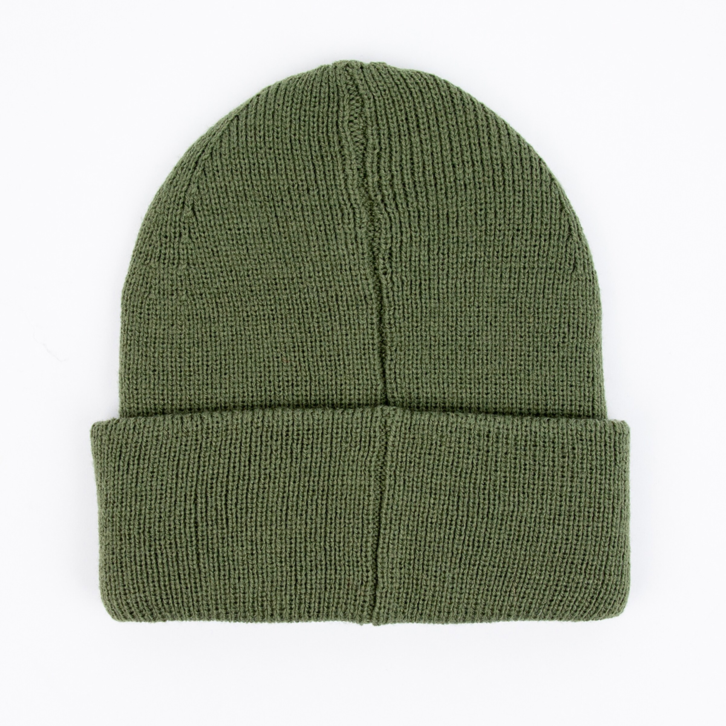 Grüner gestrickter Beanie mit umgeschlagenem Rand.