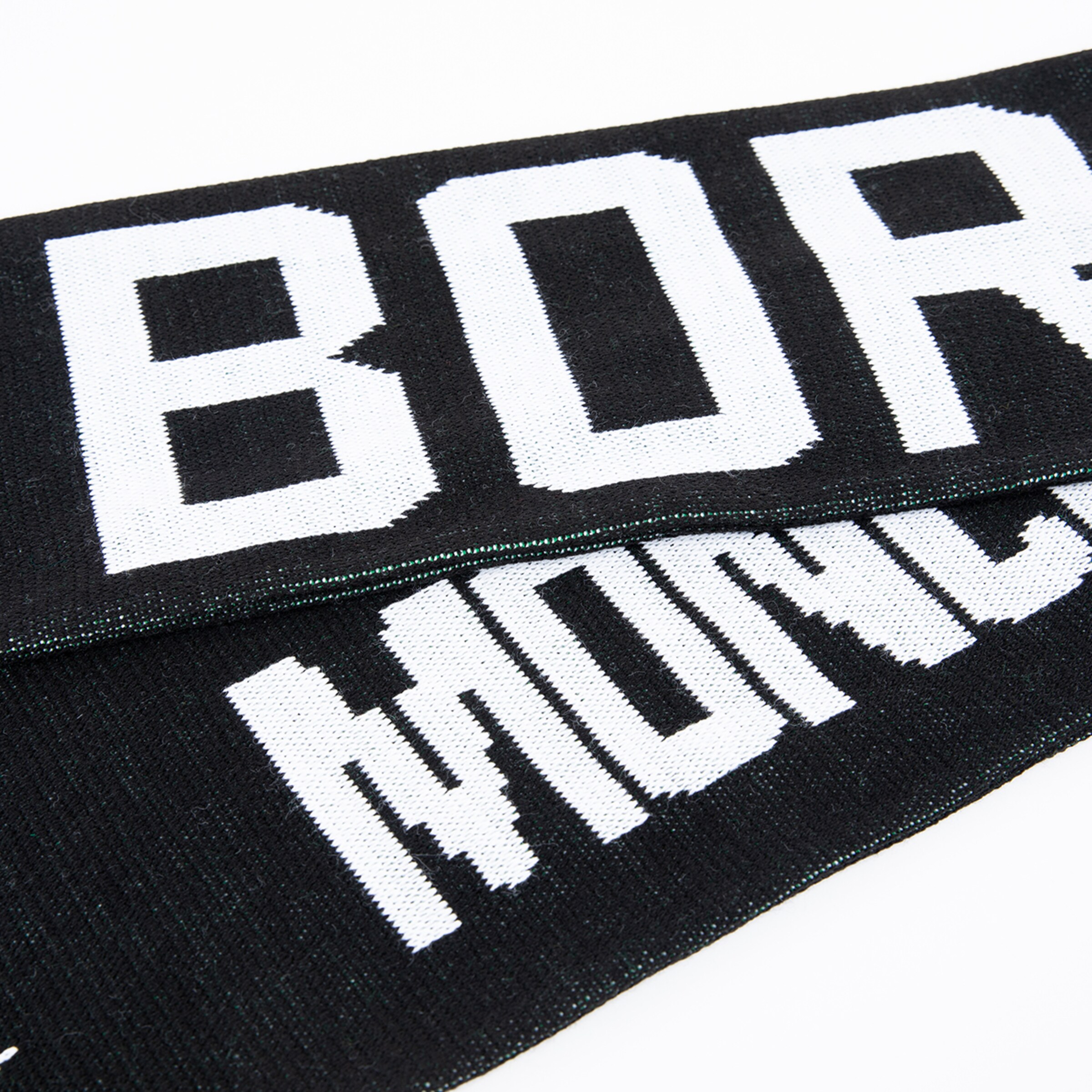 Scarf featuring the text BORUSSIA MÖNCHENGLADBACH in white on a black background.