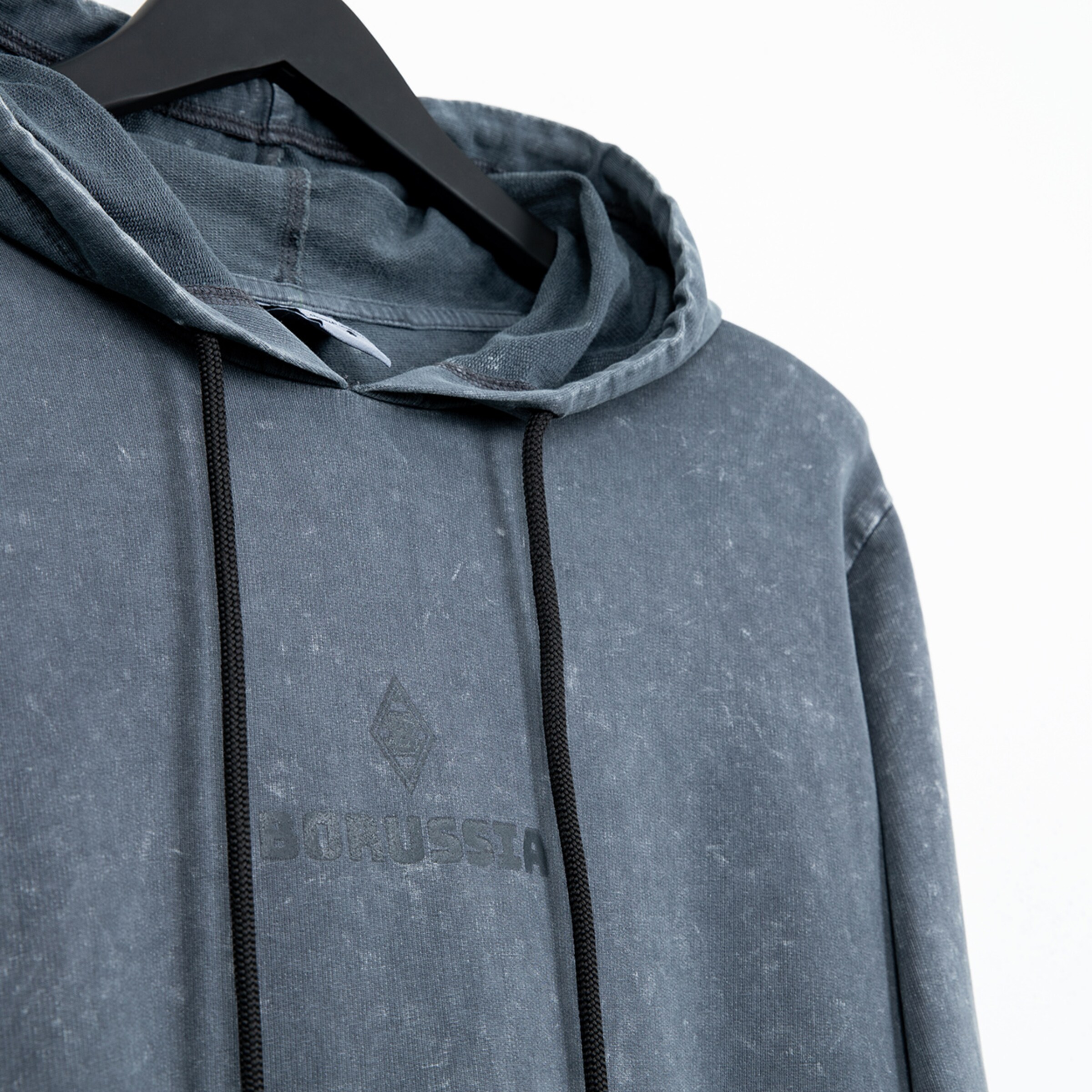 Grauer Kapuzenpullover mit dem Schriftzug BORUSSIA