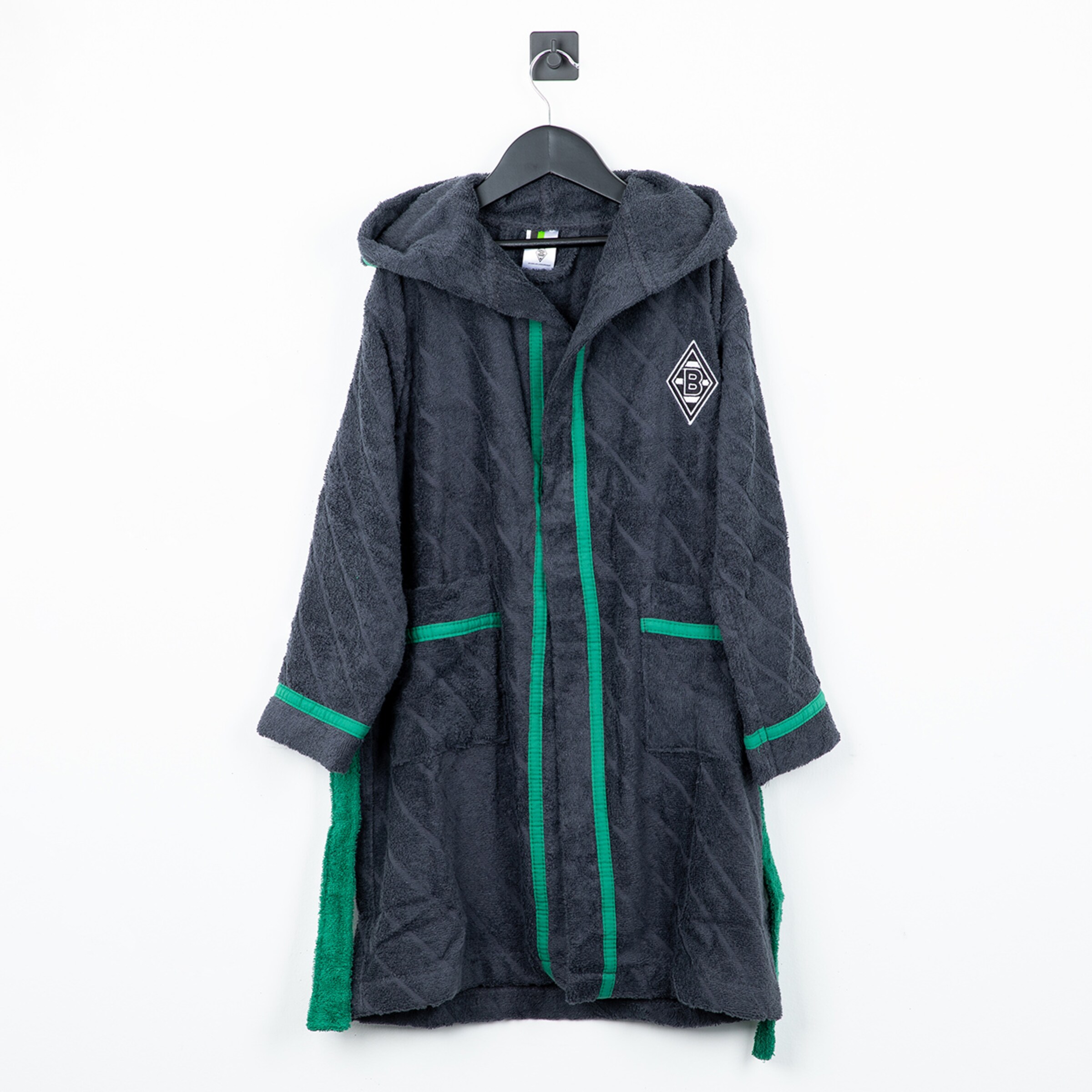 Schwarzer Bademantel mit Kapuze und grünen Akzenten mit Borussia Mönchengladbach-Logo.