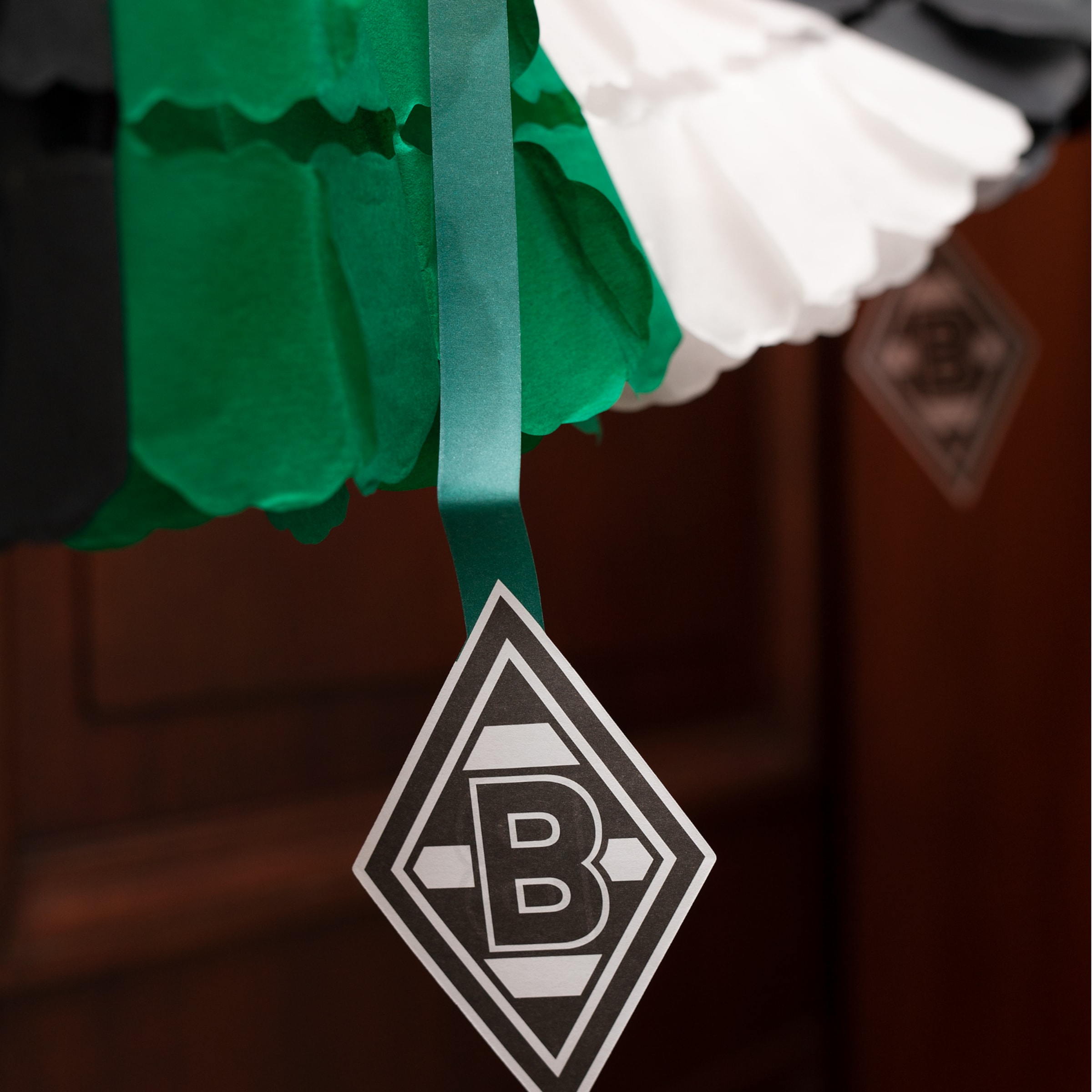 Borsigplatz-Flagge mit Borussia Mönchengladbach-Logo.