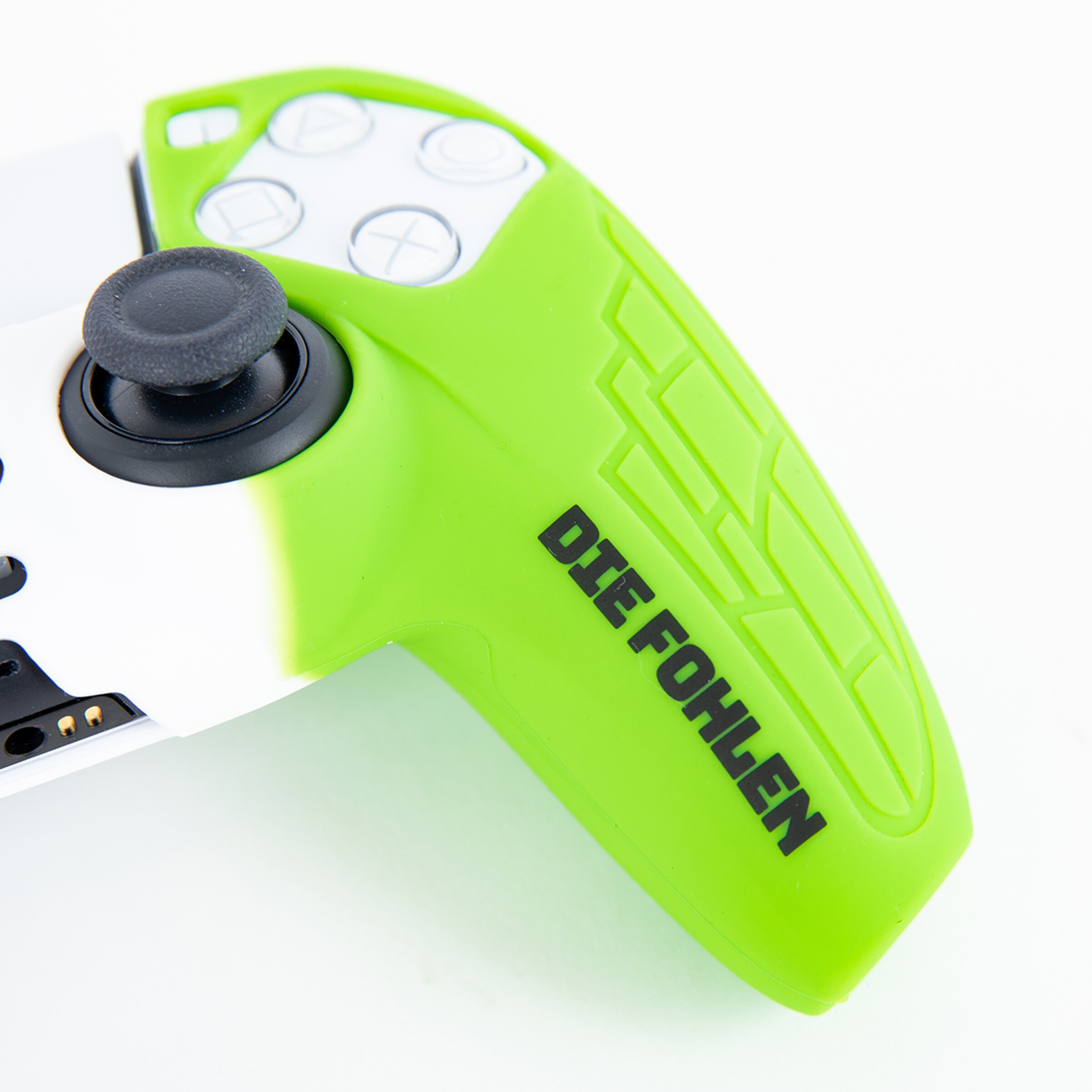 Grüner Spielecontroller mit dem Text DIE FOHLEN