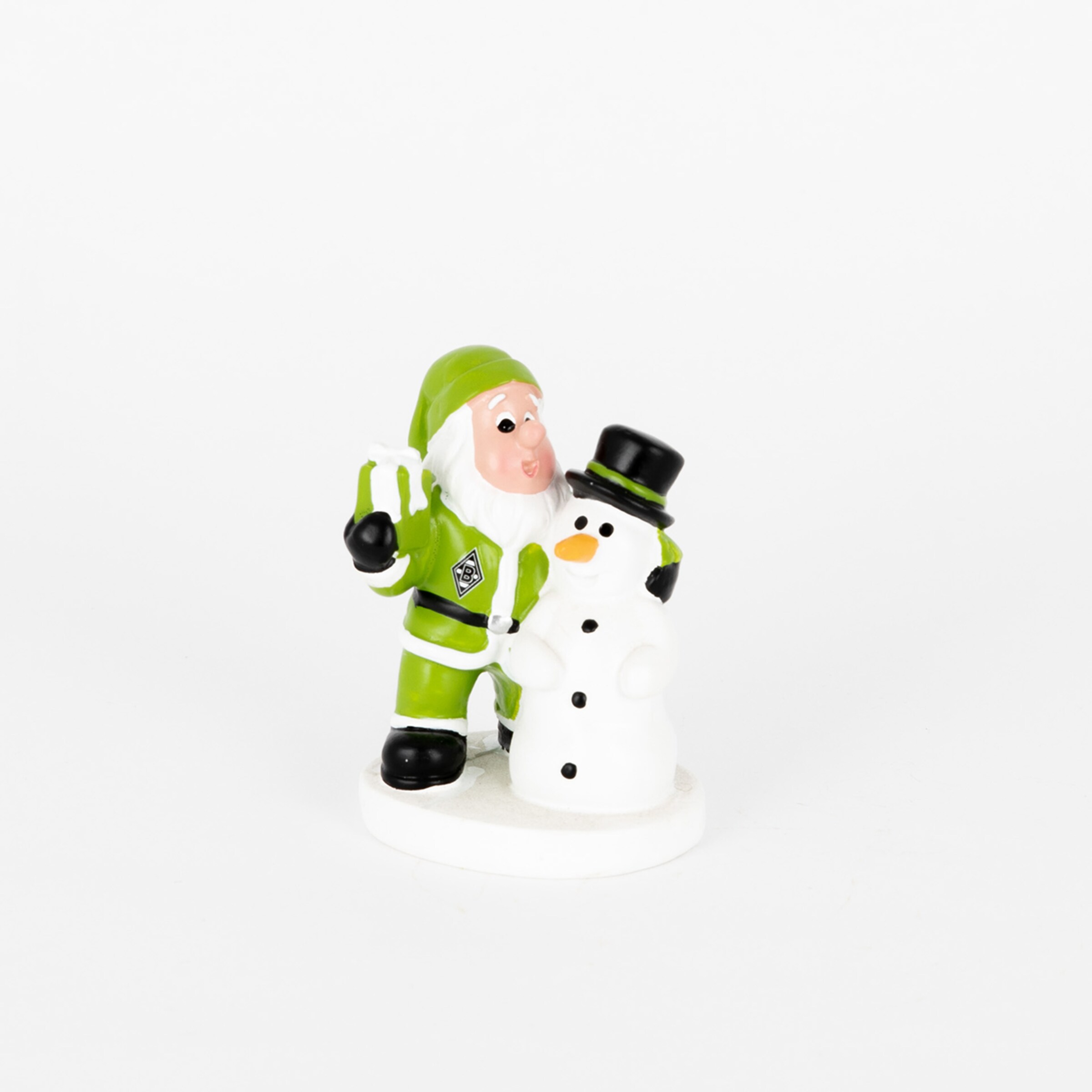 Nikolaus-Figur in grünem Fan-Dress mit Geschenk neben einem Schneemann mit schwarzem Zylinder auf weißem Grund.