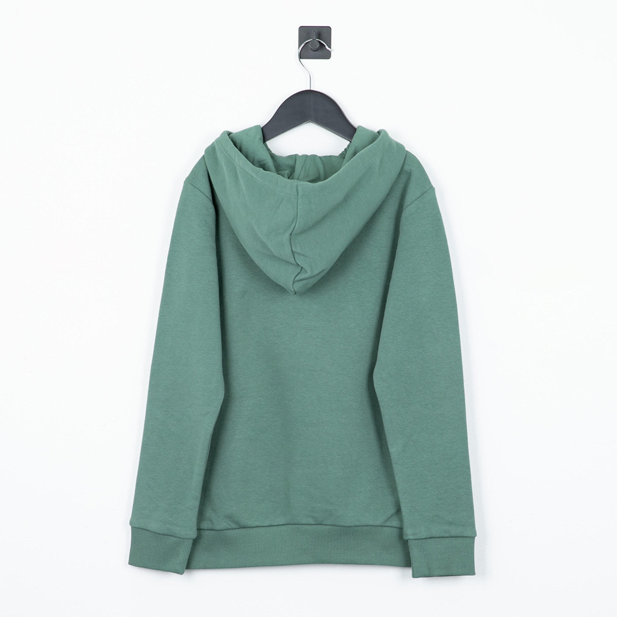 grüne Kapuzenjacke von hinten