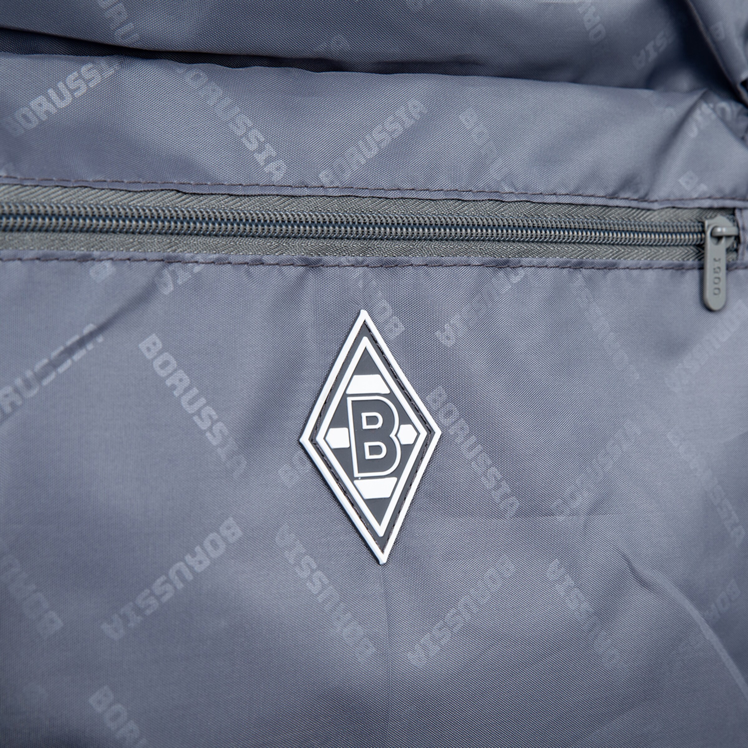 Grau nachhaltiger Rucksack mit Borussia Mönchengladbach-Logo.
