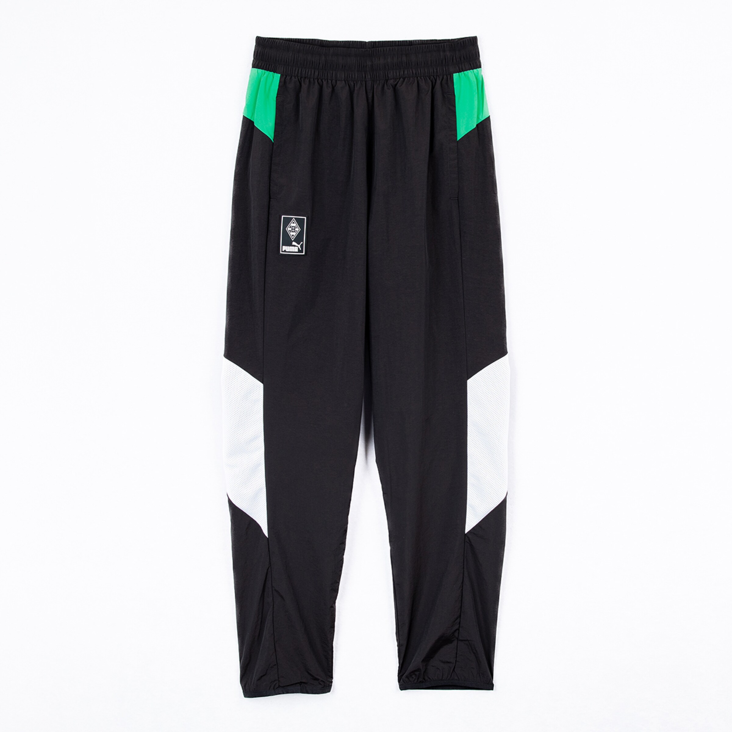 Schwarze Sporthose mit grünen und weißen Einsätzen Logo auf der linken Oberschenkel.