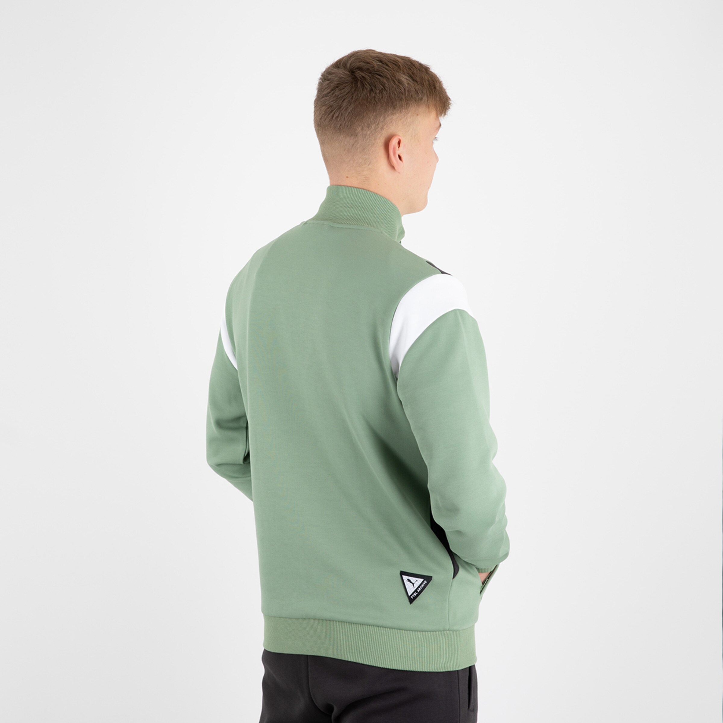 Rückansicht eines sportlichen Oberteils in mintgrün mit weißen Akzenten.