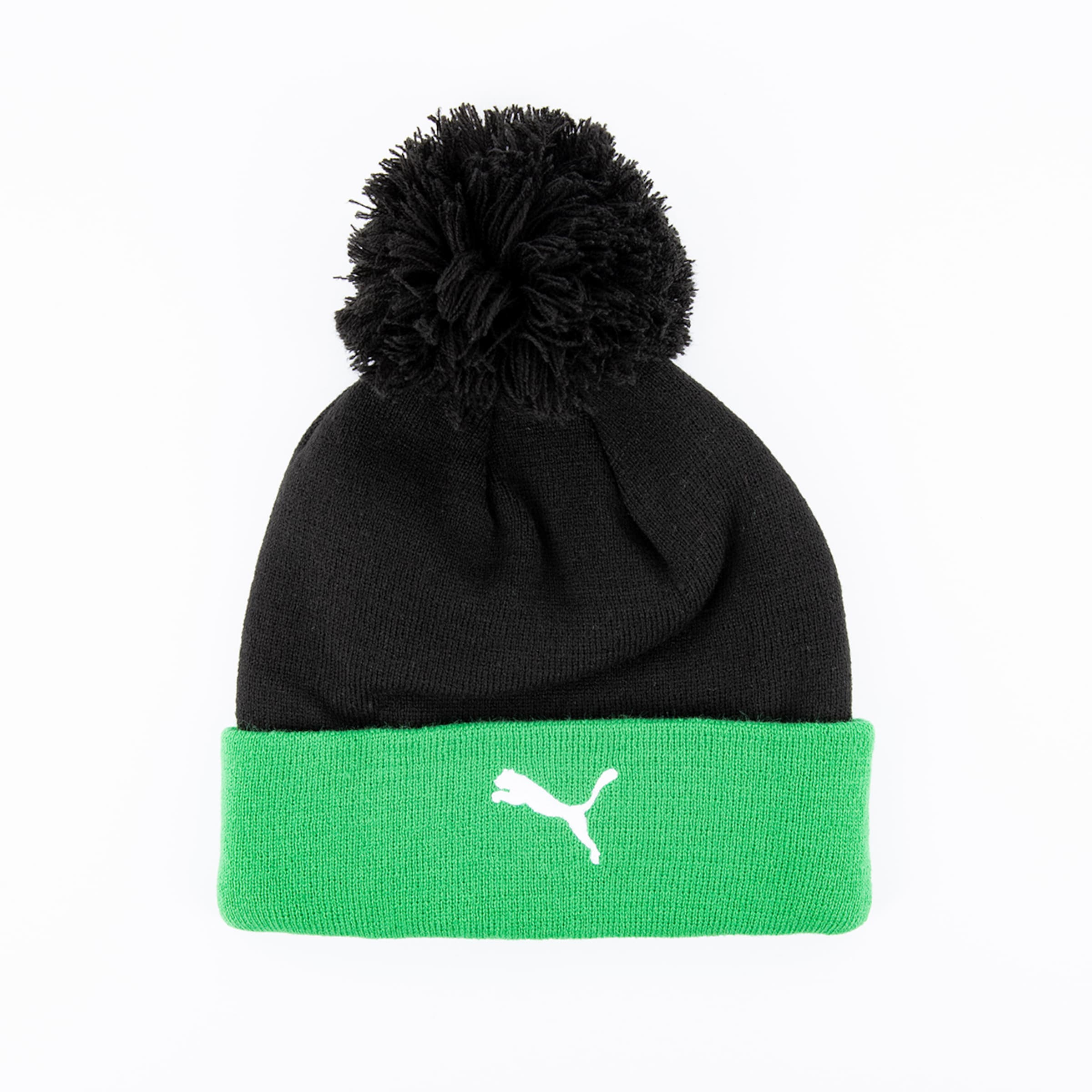 Schwarz-grüne Puma-Strickmütze mit schwarzem Bommel und weißem Logo auf dem grünen Umschlag.