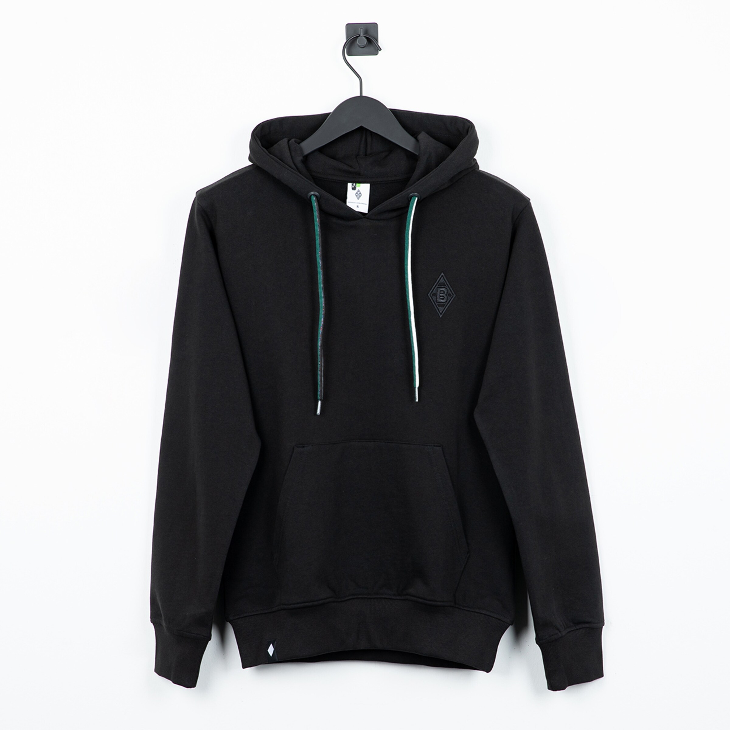 Schwarzer Hoodie mit grünem Kordelzug und Logo von Borussia Mönchengladbach.