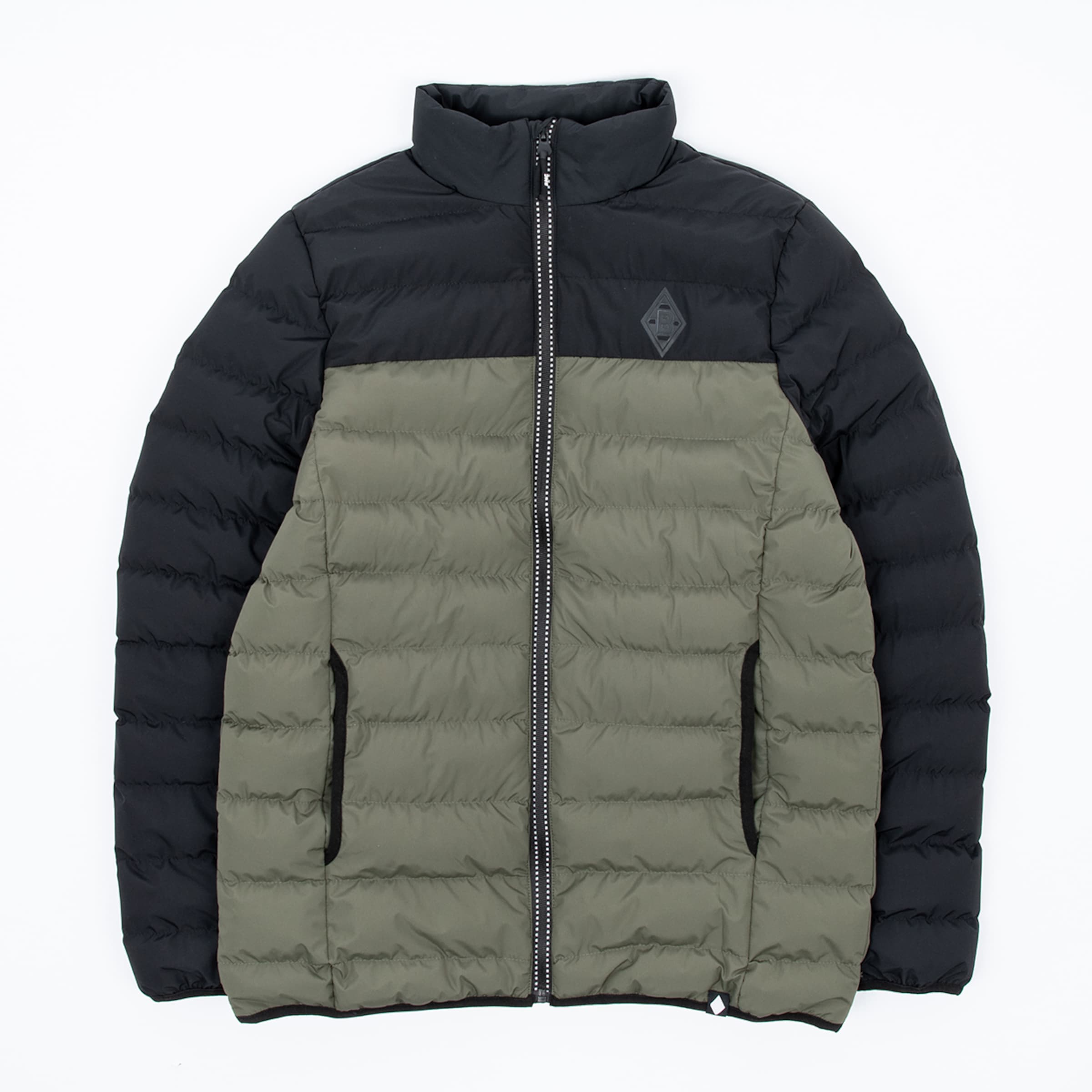 Dunkelgrüne und schwarze Steppjacke mit Reißverschluss.