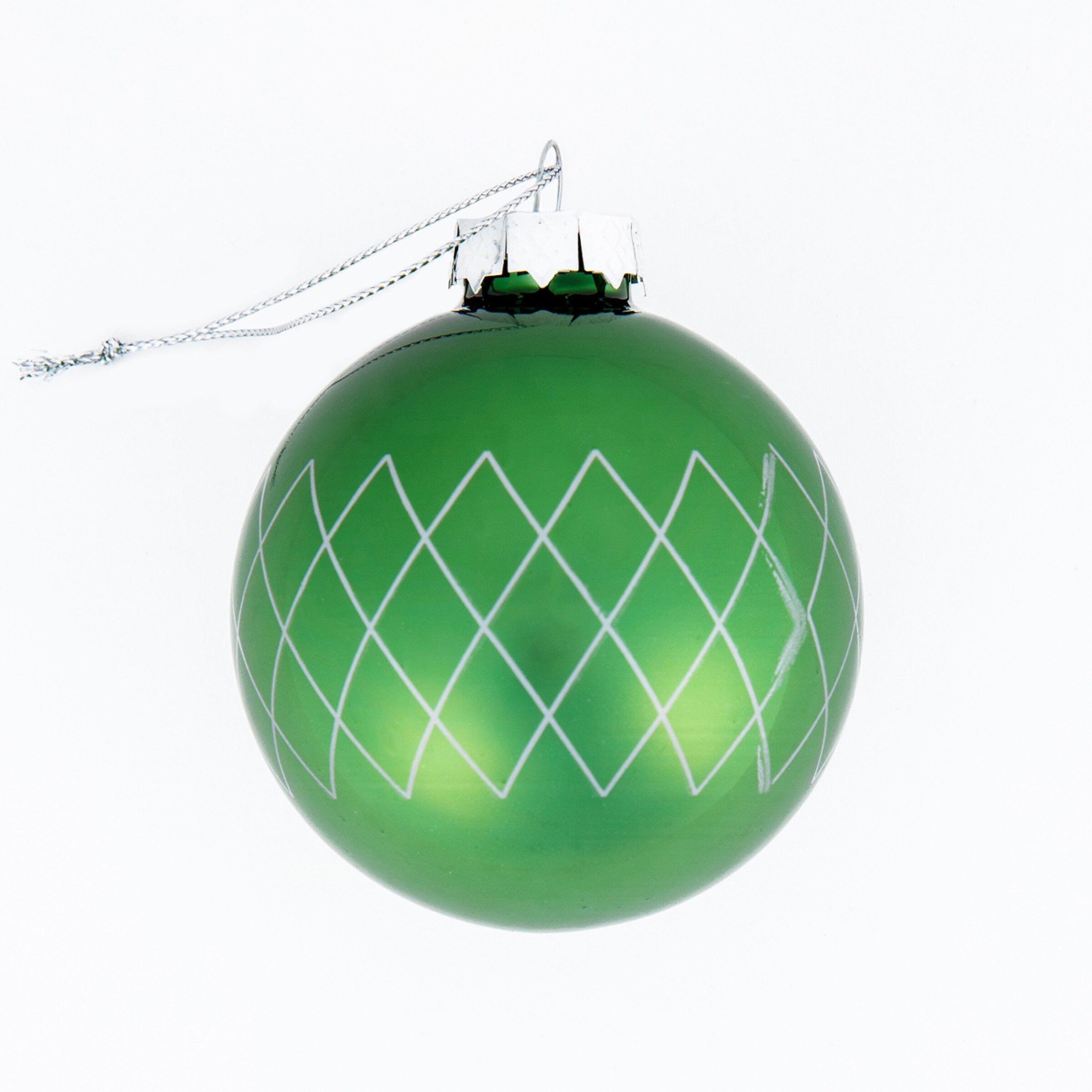 Grüne Weihnachtskugel mit weißen Rauten