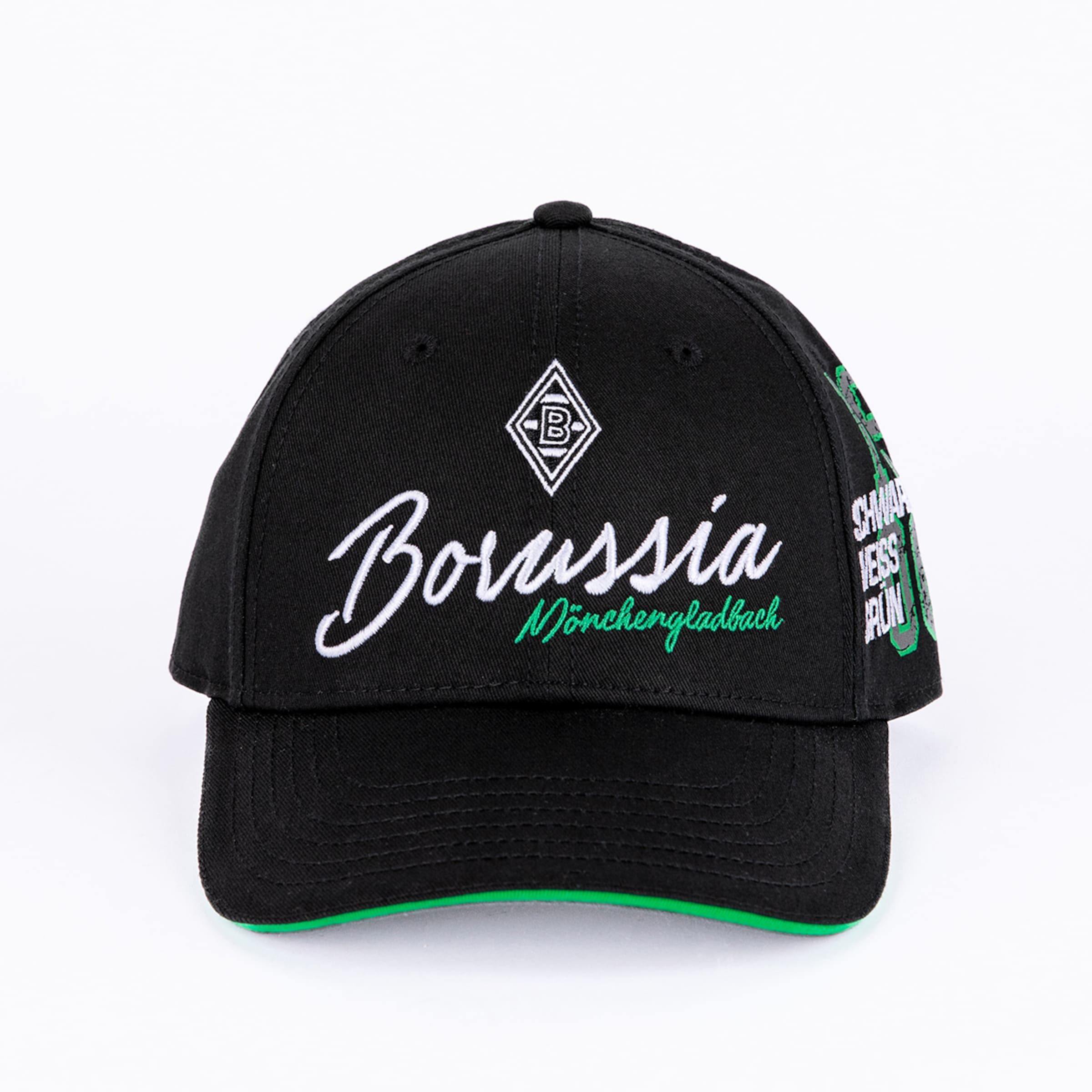 Schwarzes Borussia Mönchengladbach Basecap mit weißem Vereinslogo, weißem und grünem Schriftzug sowie grünem Rand am Schirm.