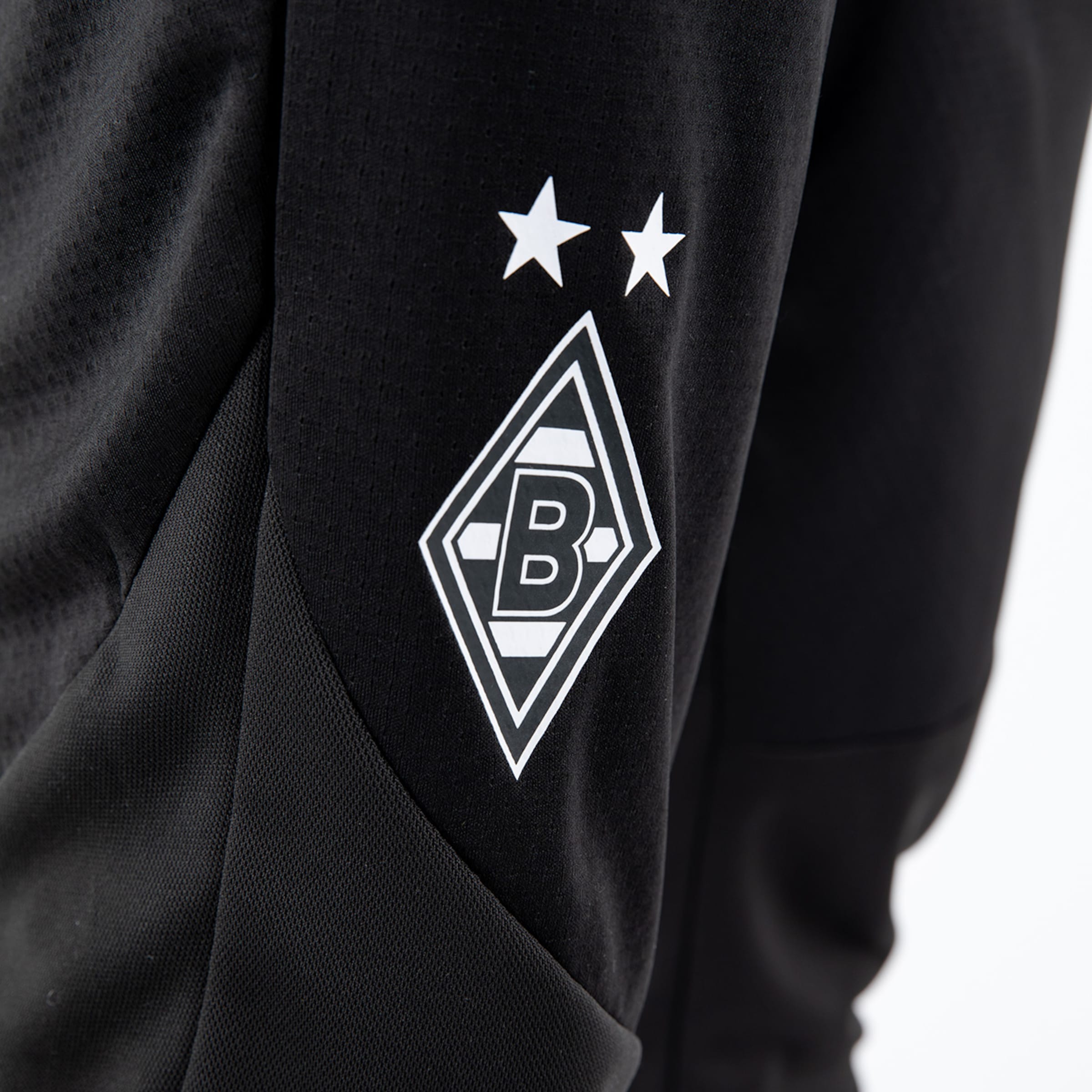 Schwarzes Trikot mit dem Borussia Mönchengladbach Logo und zwei Sternen.