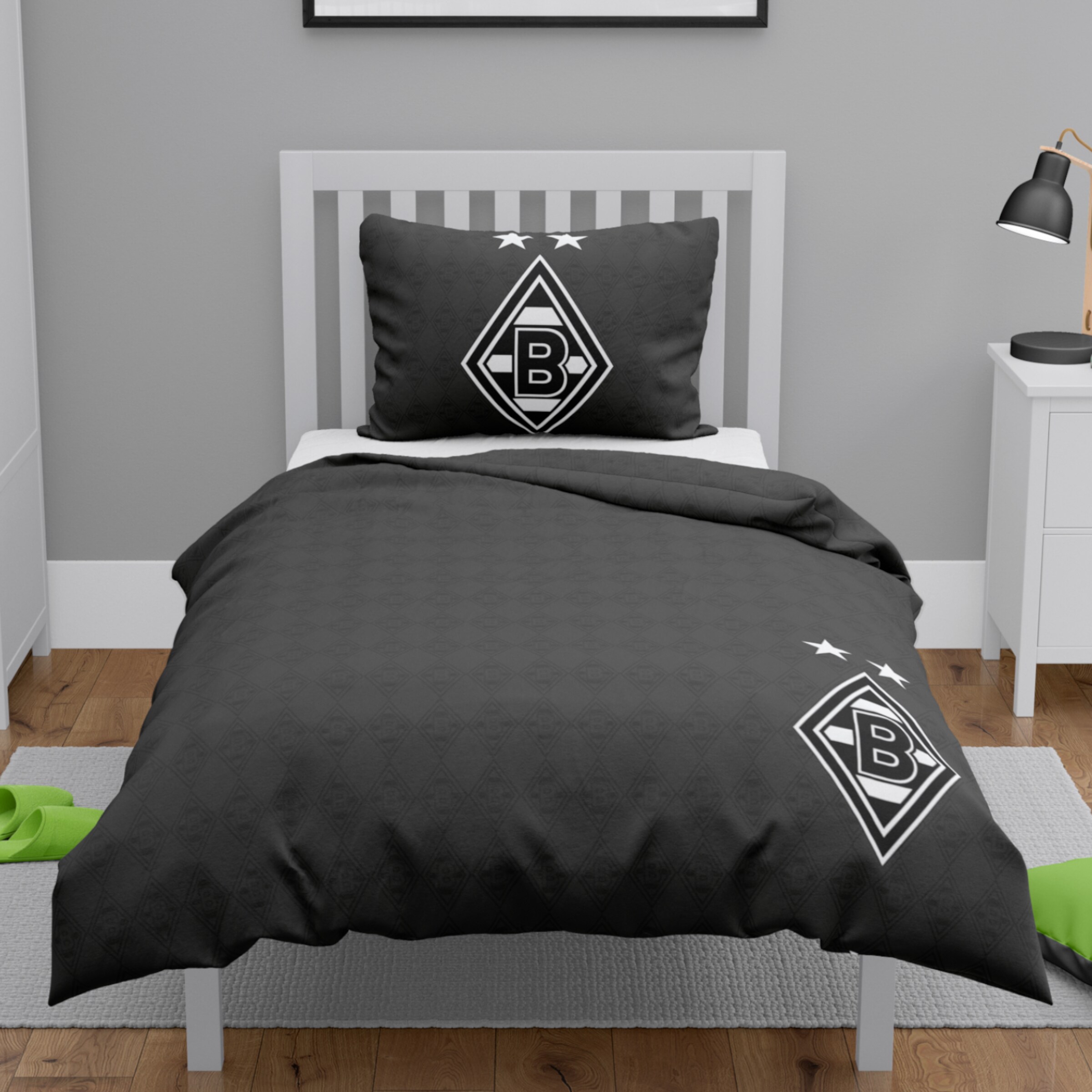 Bettwäsche in Schwarz mit dem Borussia Mönchengladbach-Logo.