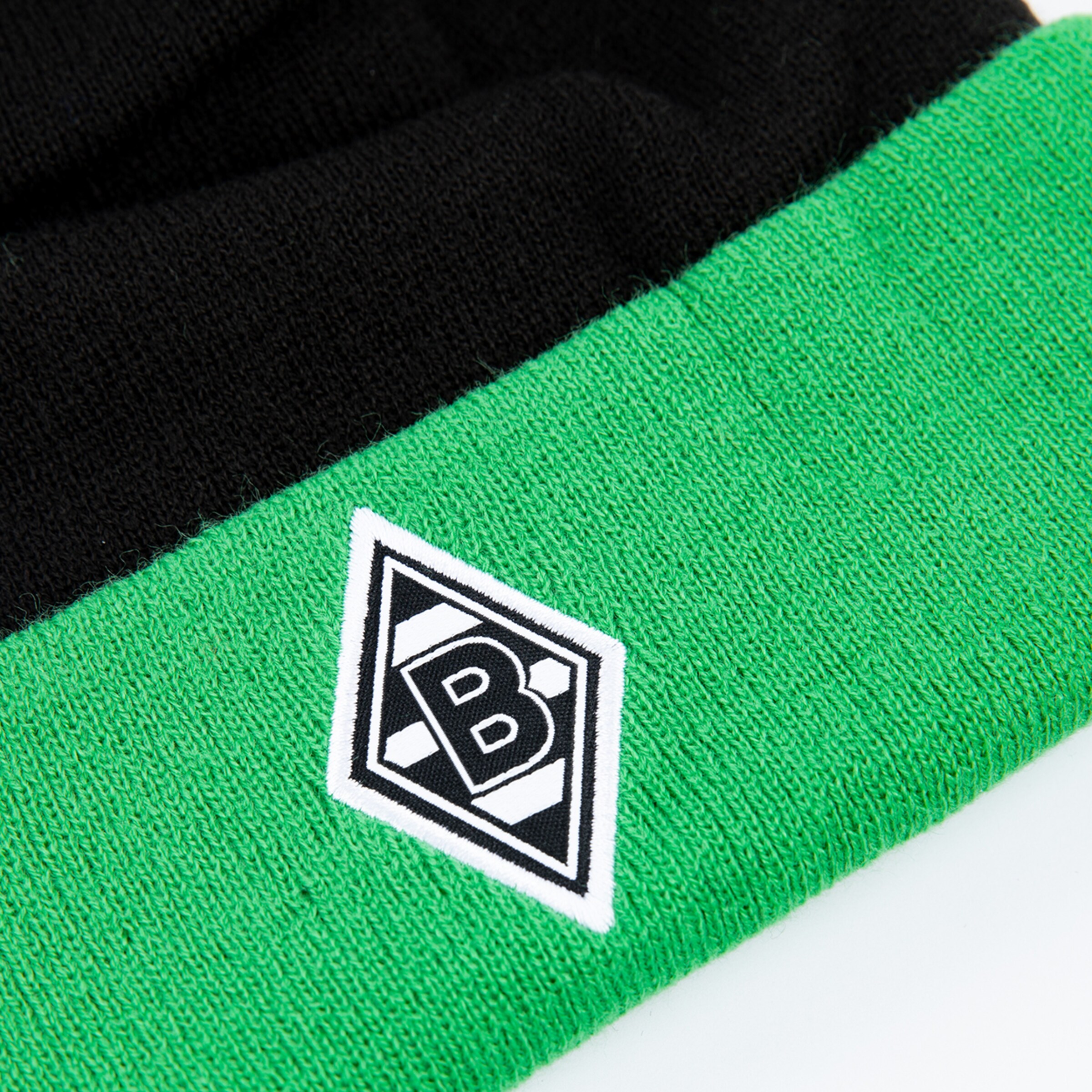 Schwarze und grüne Mütze mit Logo von Borussia Mönchengladbach.