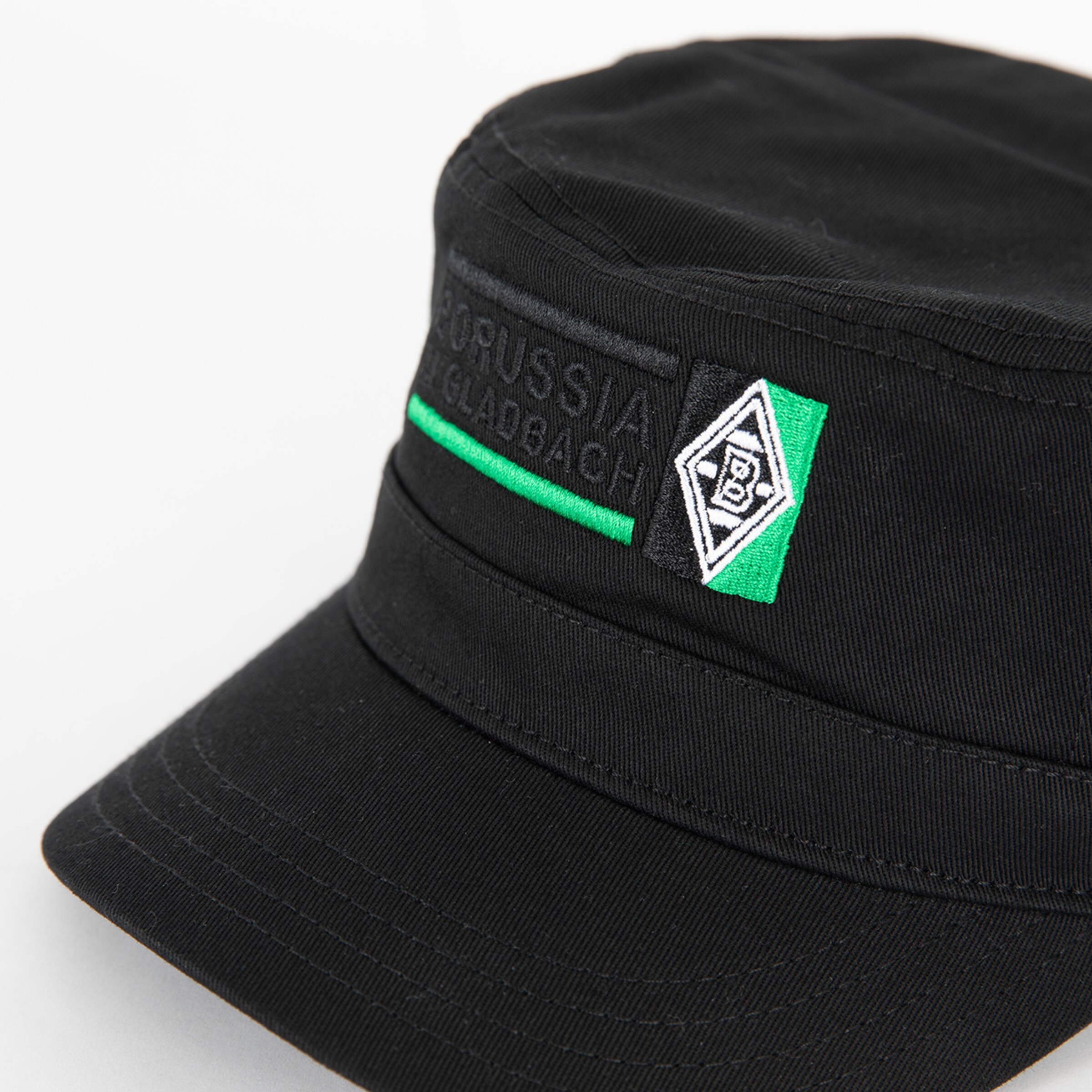 Schwarze Mütze mit gesticktem Borussia Mönchengladbach Logo und grünem Akzent.