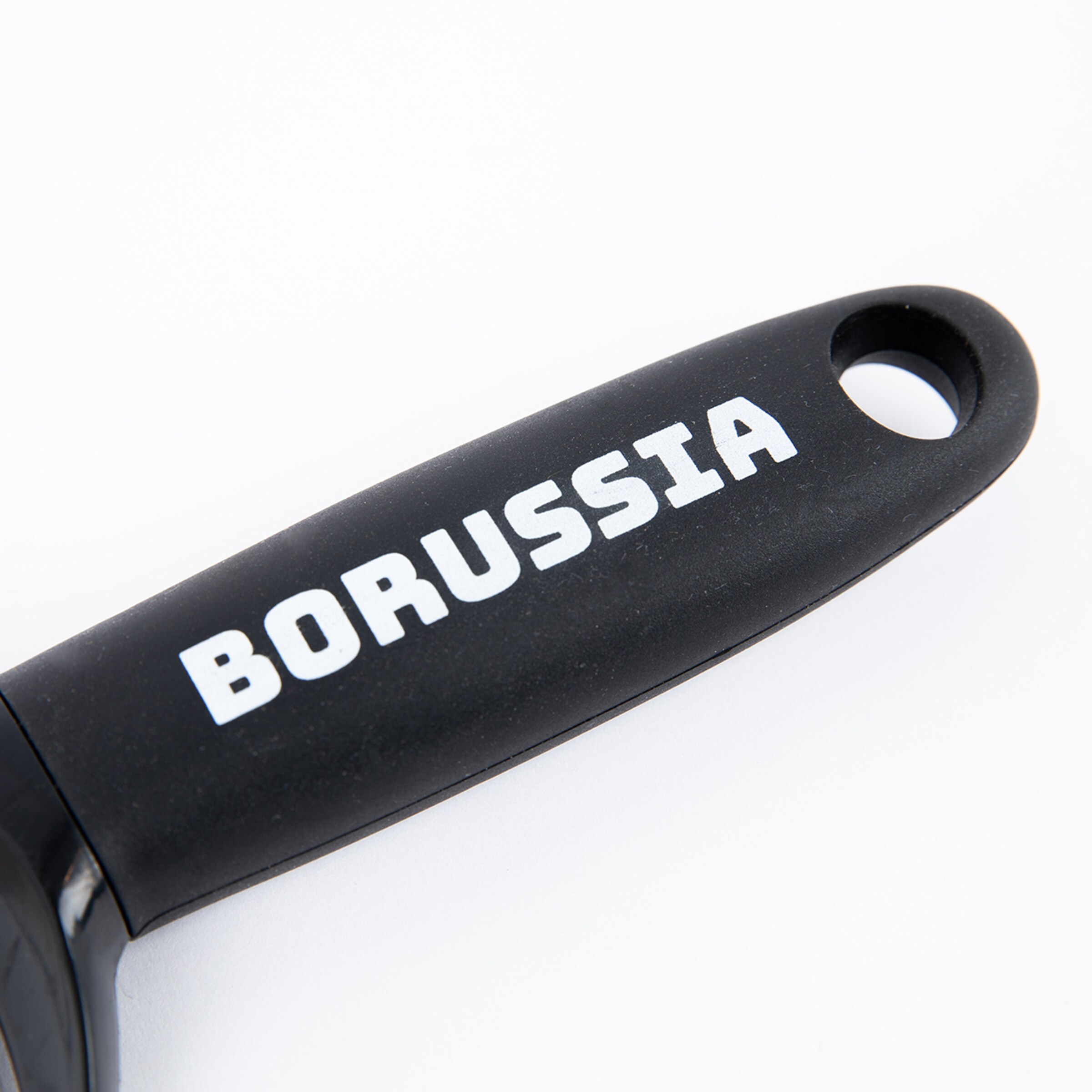 Schwarzer Griff mit dem Schriftzug BORUSSIA in weißer Schrift.