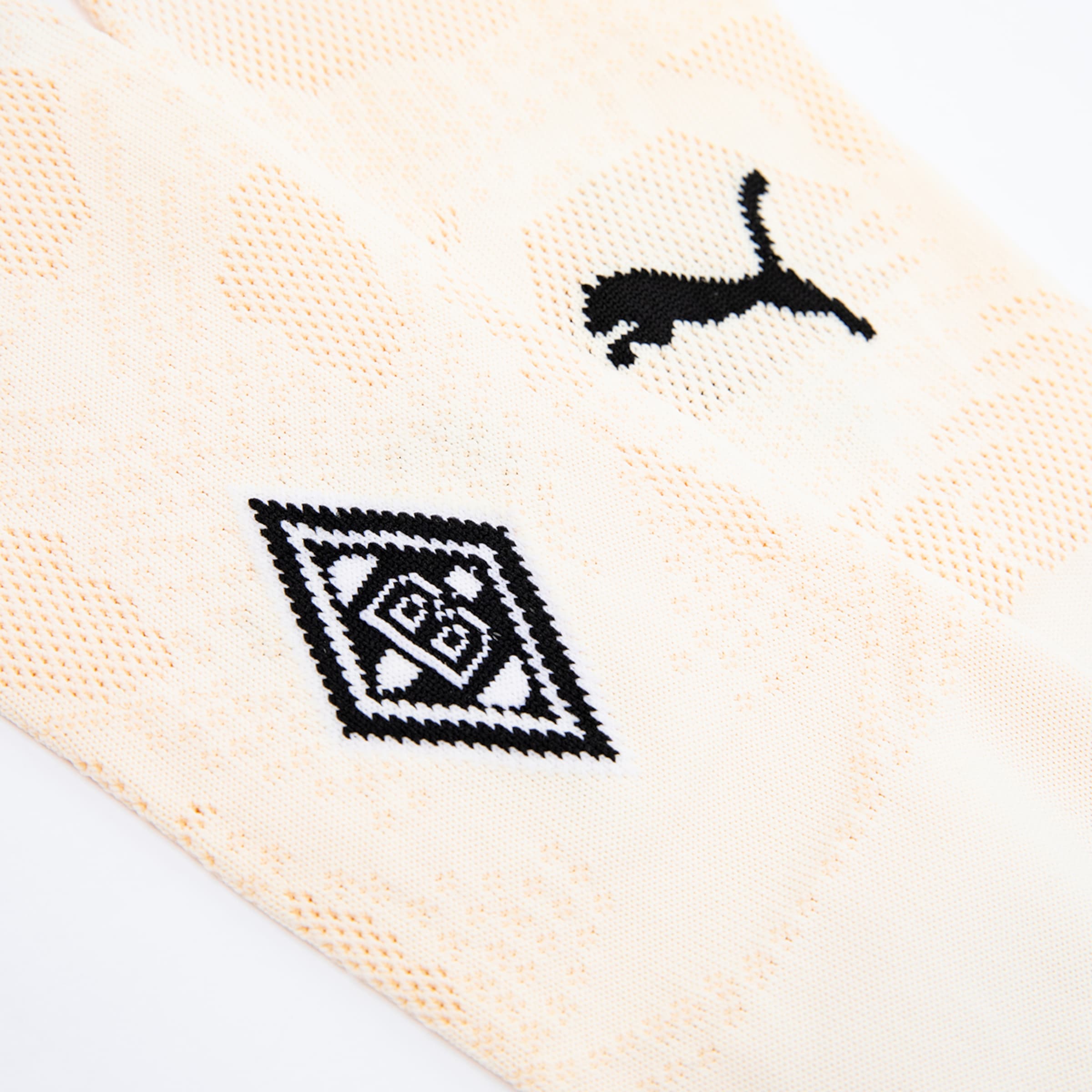 Puma-Socken mit Borussia Mönchengladbach-Logo.