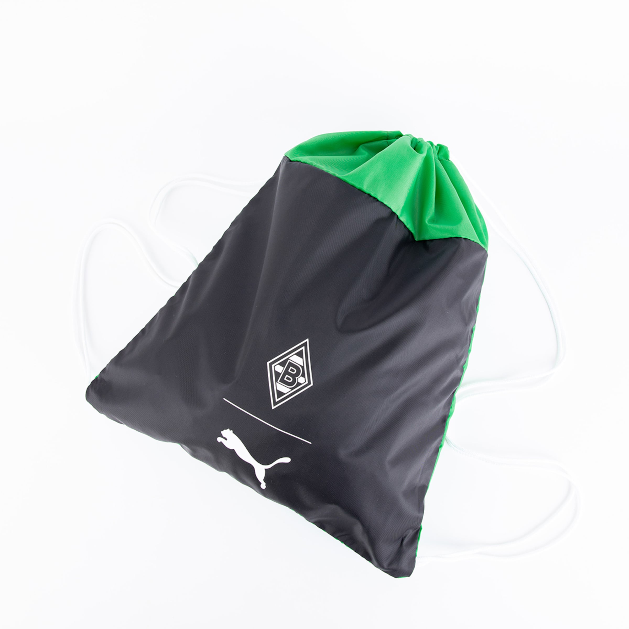 Schwarze und grüne Sporttasche mit dem Logo von Borussia Mönchengladbach und Puma.