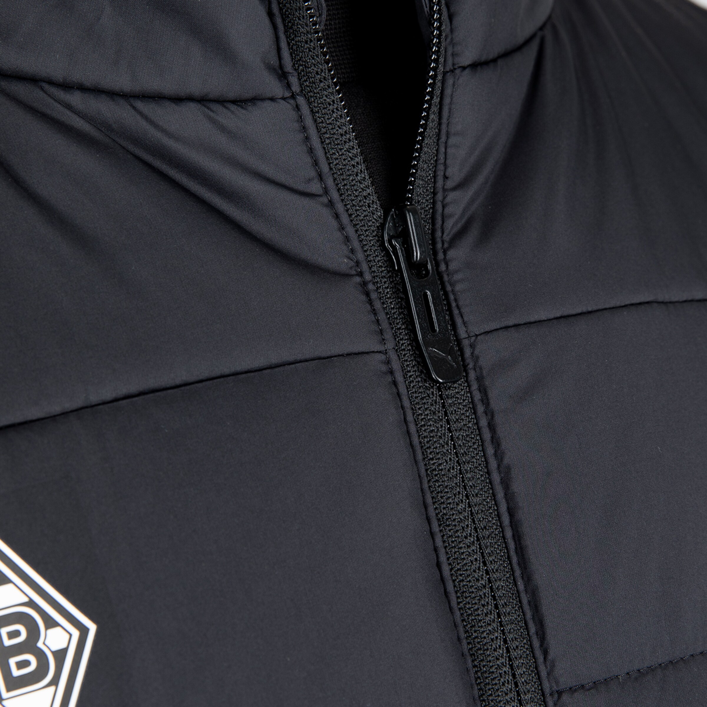 Close-up of a black padded jacket with zipper and Borussia Mönchengladbach logo.