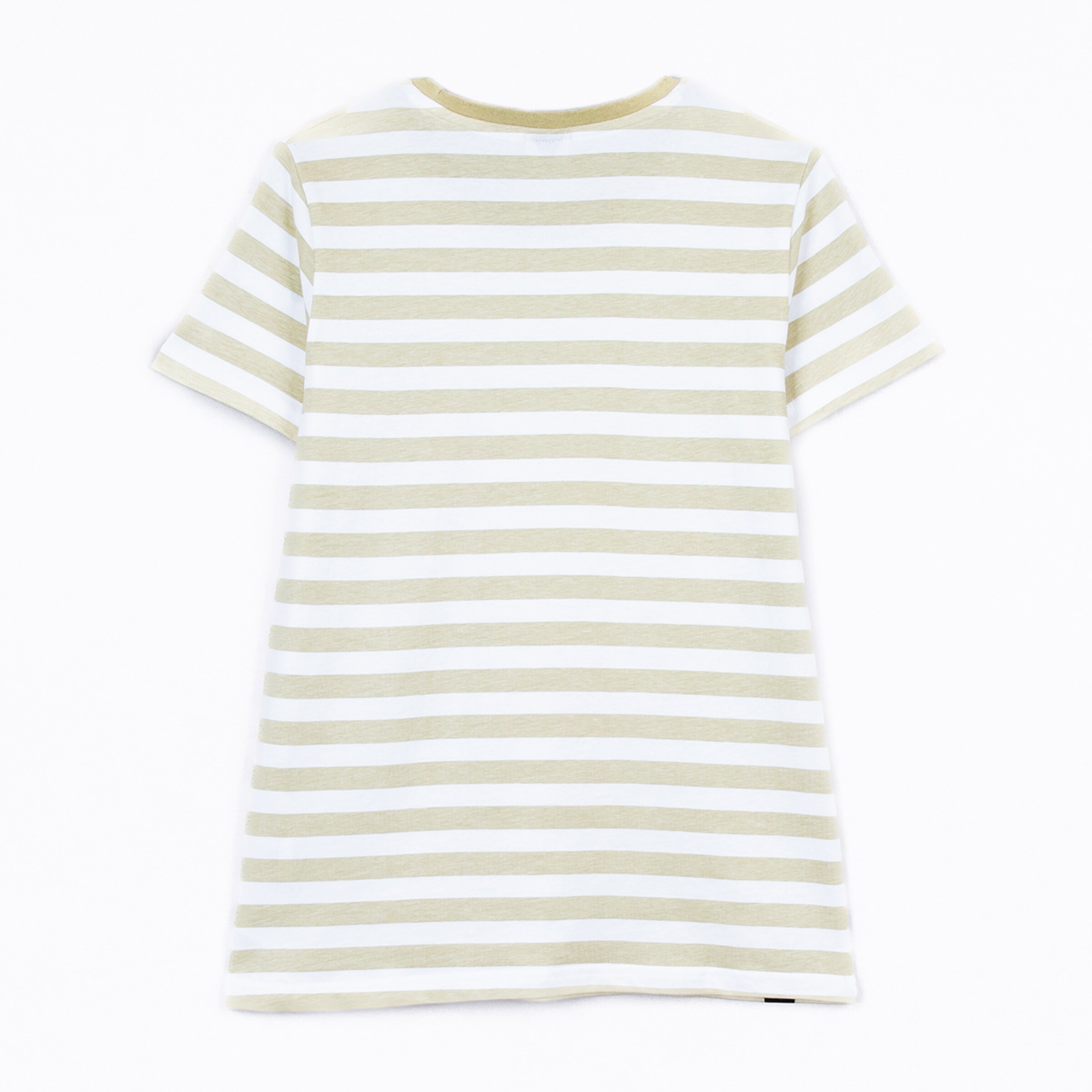 Rückansicht eines gestreiften T-Shirts in beige und weiß mit kurzen Ärmeln.