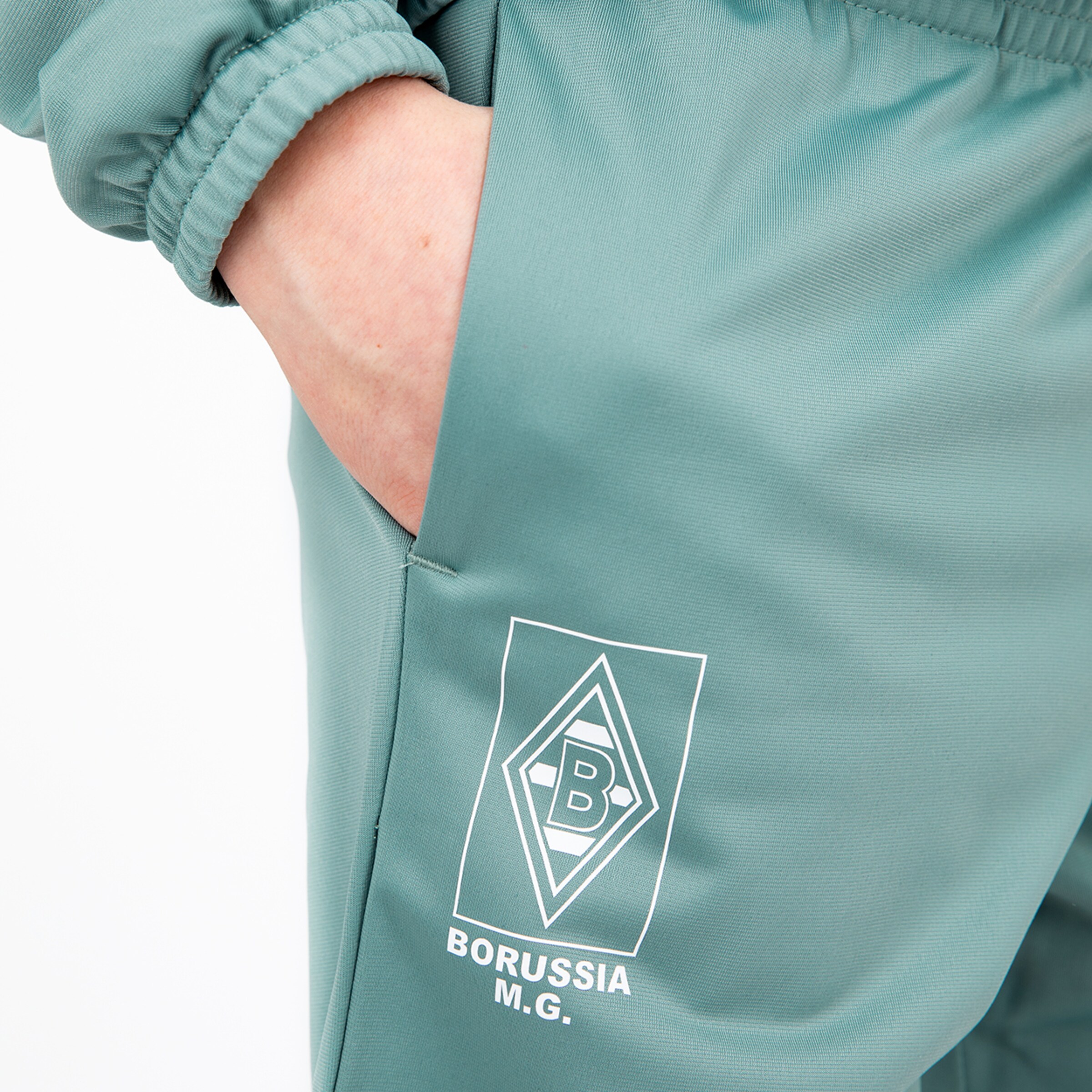 Detailaufnahme einer Hose mit dem Logo von Borussia M.G.