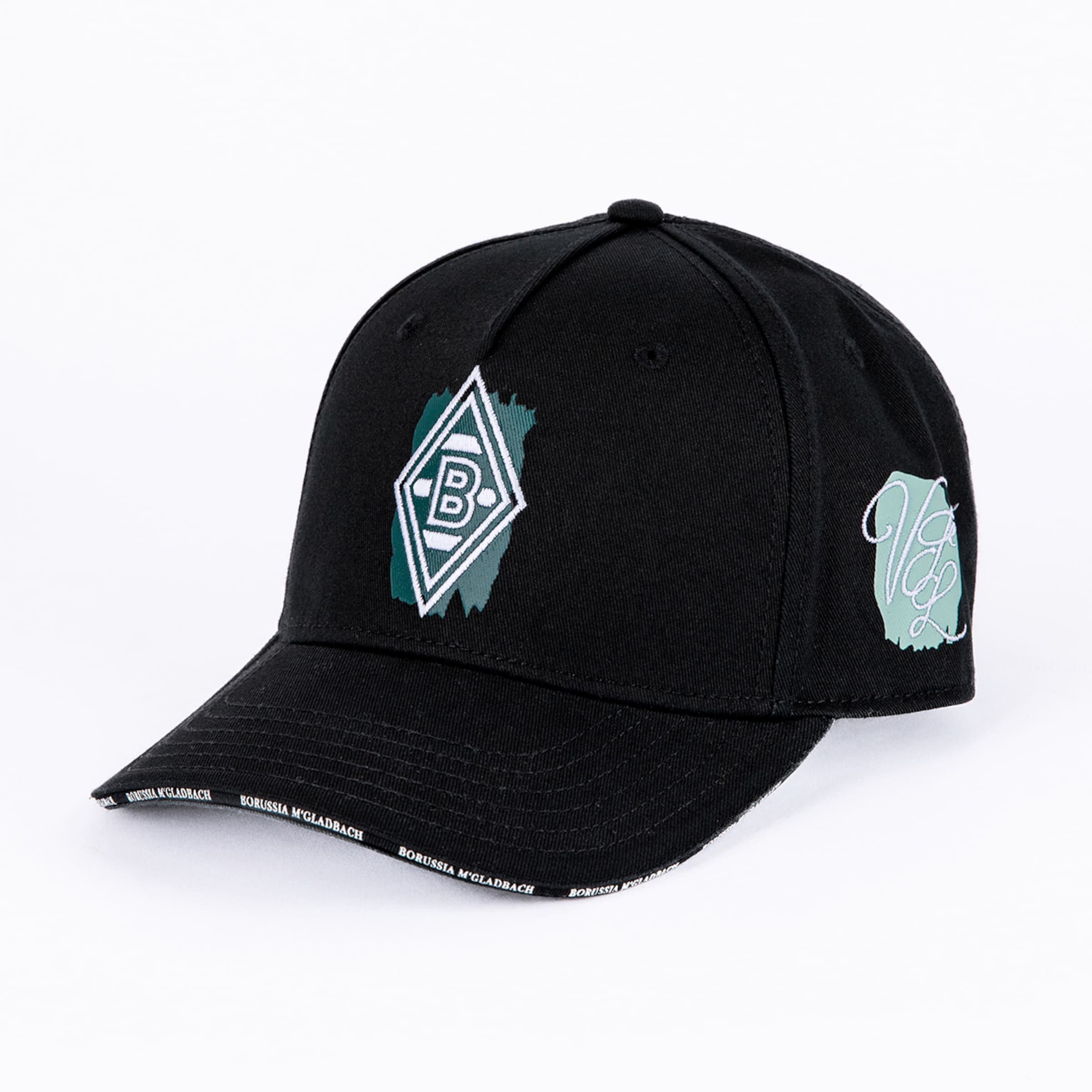 Schwarze Borussia Mönchengladbach Cap mit Rauten-Logo auf grünem Hintergrund und „BORUSSIA M'GLADBACH“ Schriftzug am Schirmrand.