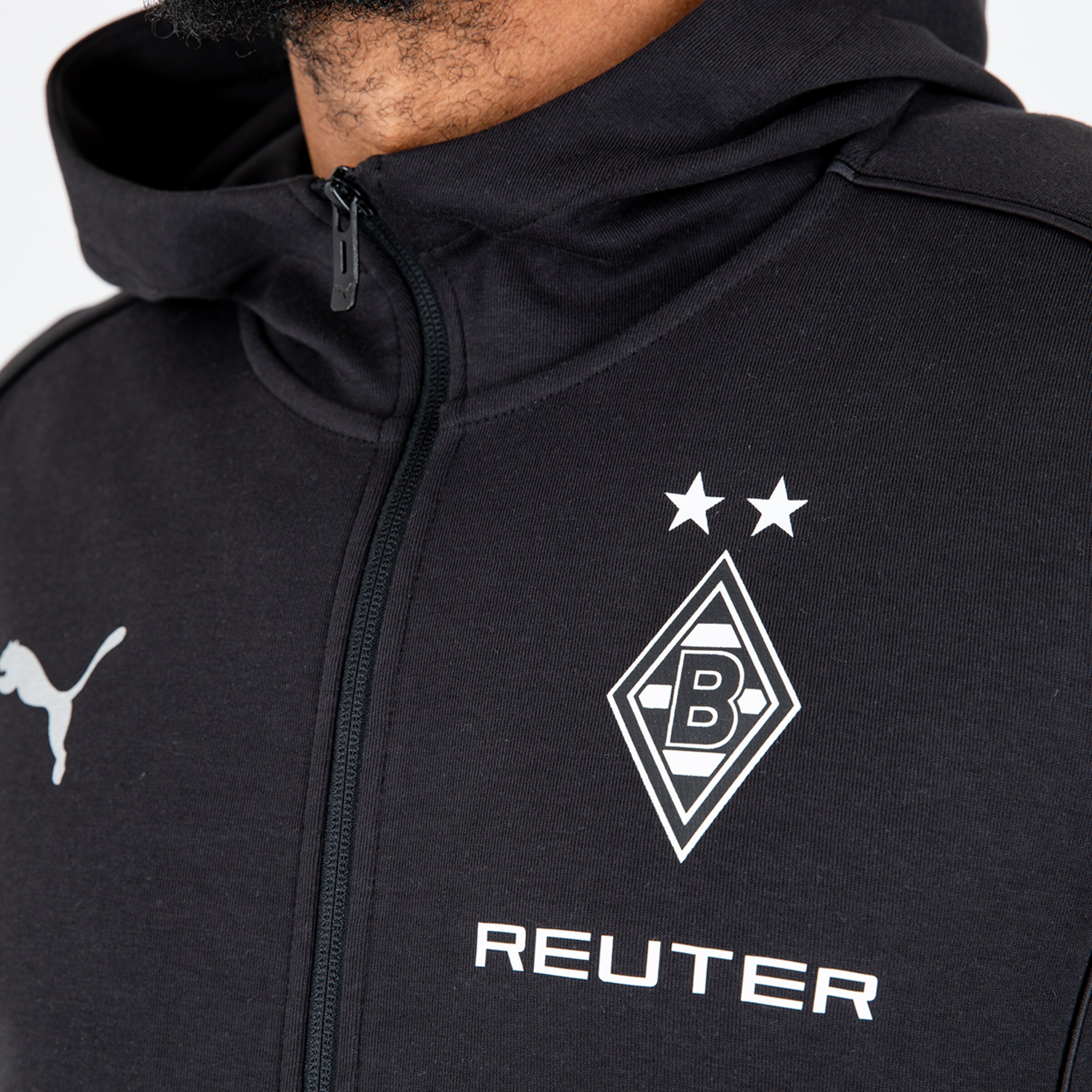 Black training jacket featuring Puma logo and Borussia Mönchengladbach emblem.