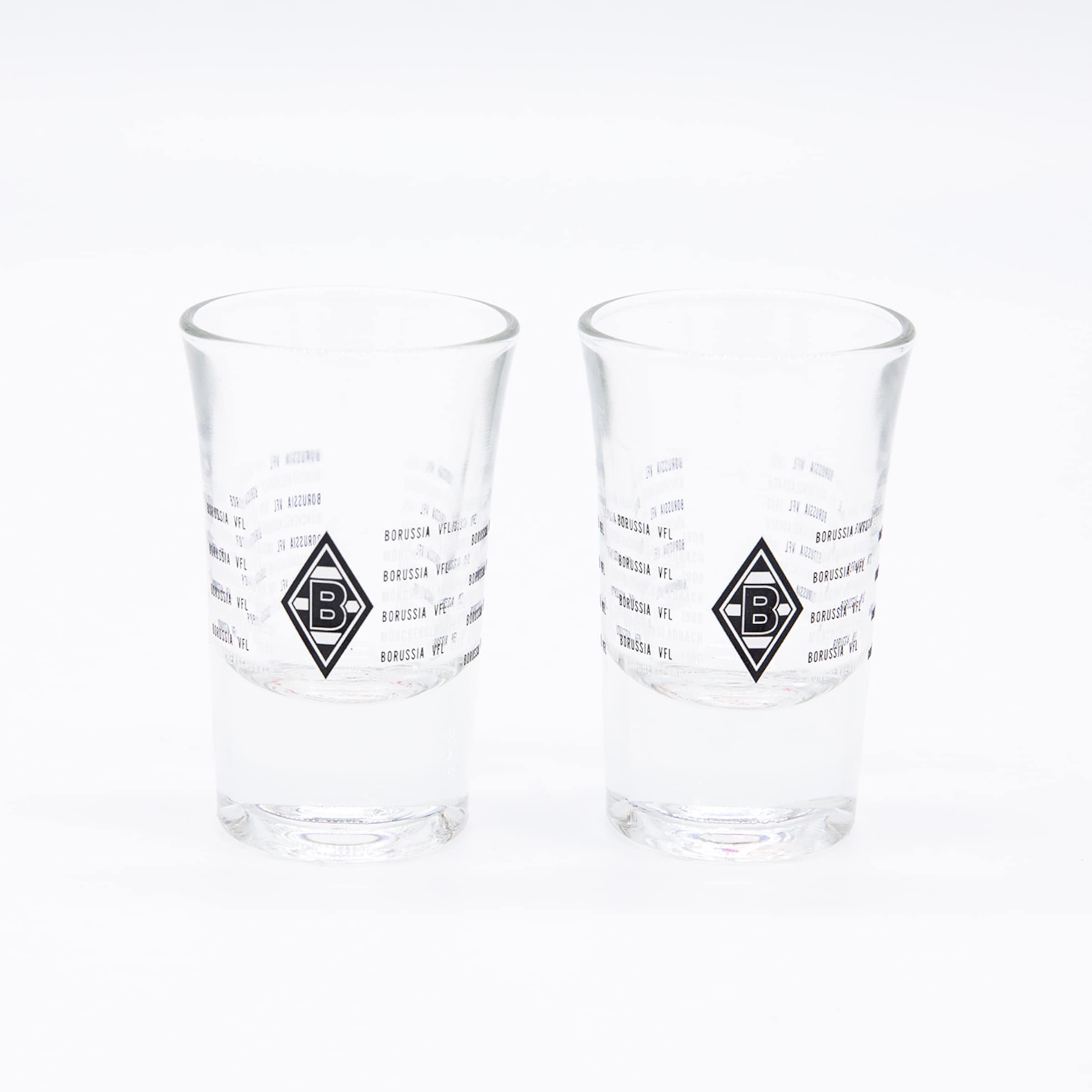 Zwei klaren Gläser mit dem Borussia Mönchengladbach Logo und Schriftzug.
