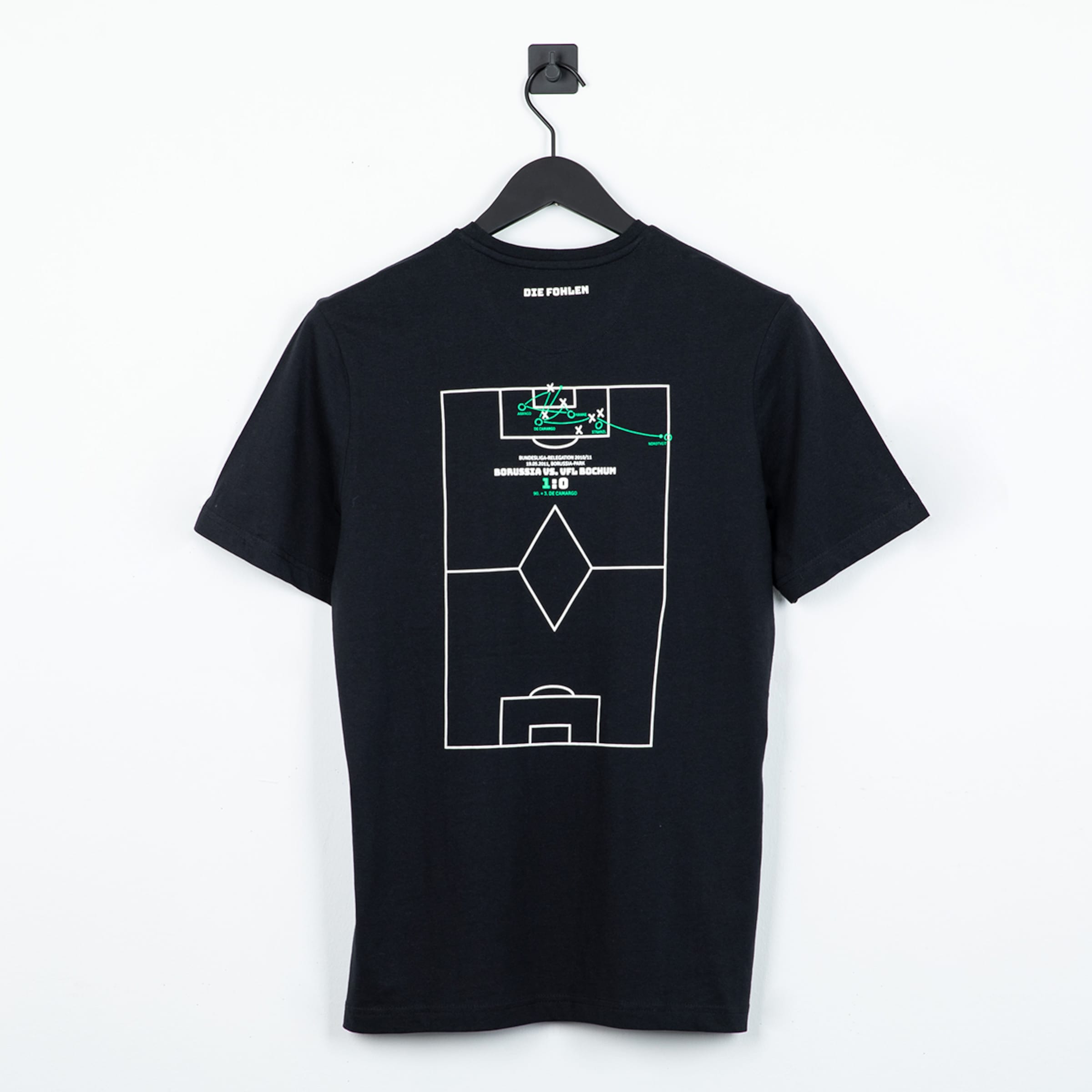 Back of a black T-shirt with "DIE FOHLEN" text and football pitch graphic of Borussia Mönchengladbach's 1-0 win against VfL Bochum in 2011.
