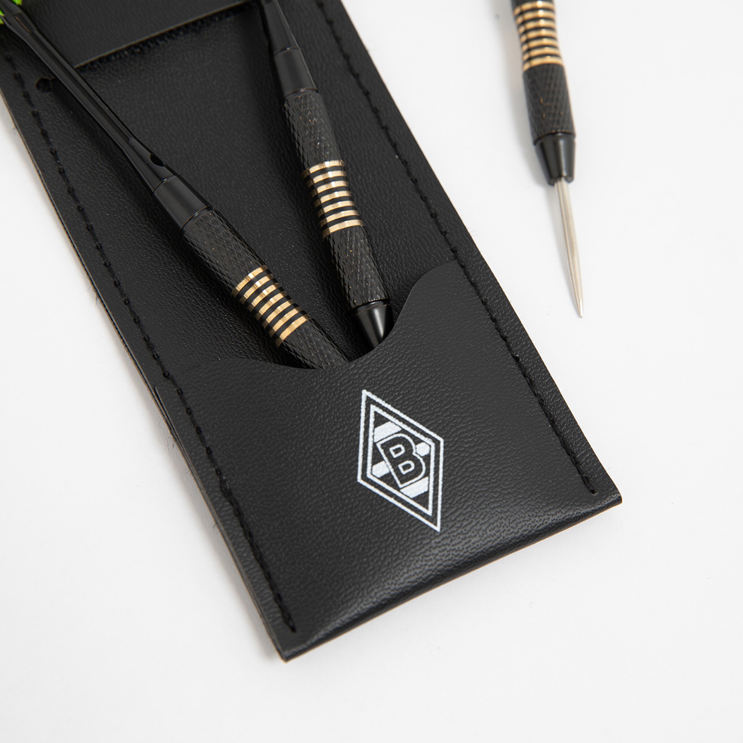 Schwarze Lederetui mit zwei Schreibgeräten und Logo von Borussia Mönchengladbach.